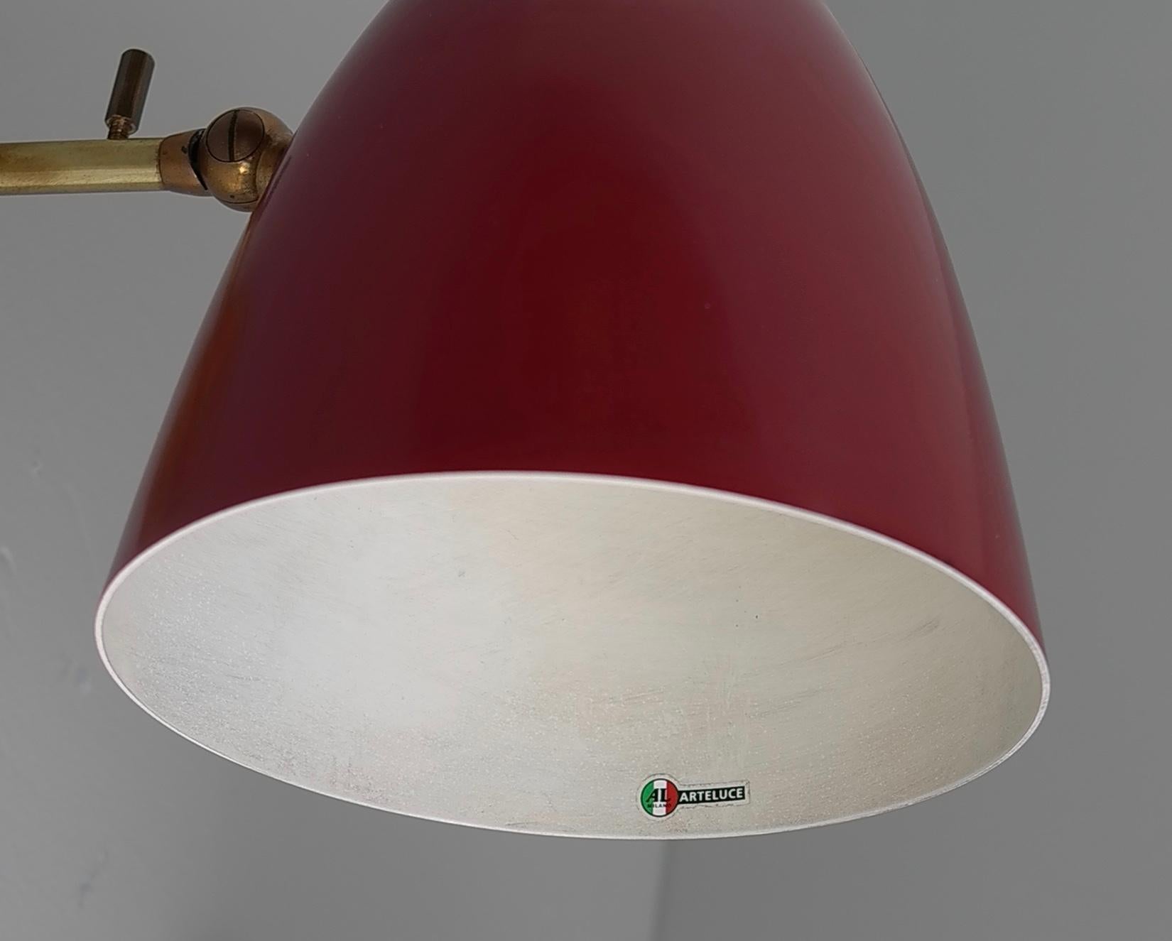 Paire rare d'appliques murales rouges de Gino Sarfatti, Arteluce, Italie, 1956 en vente 1