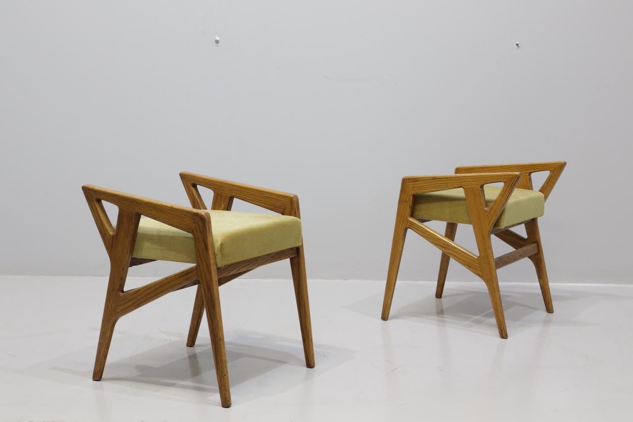 Raro par de taburetes con brazos Gio Ponti 687 para Cassina, Italia, 1953 Moderno de mediados de siglo en venta