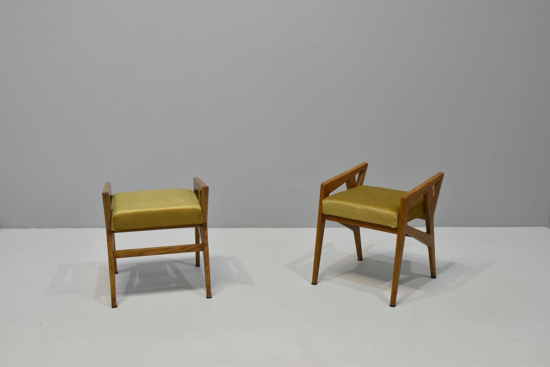 Rare Pair of Gio Ponti Arm Stools 687 for Cassina, Italy, 1953 In Excellent Condition In Rovereta, SM