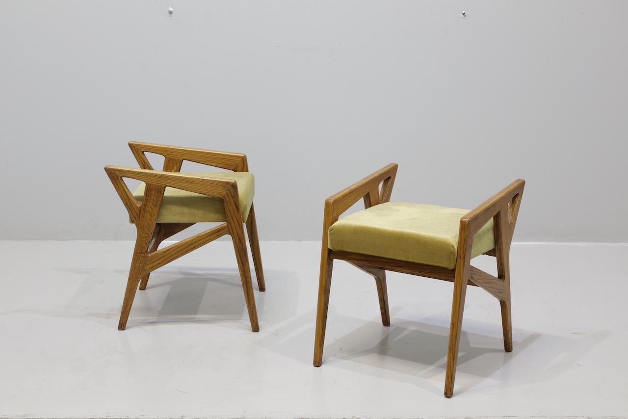 Raro par de taburetes con brazos Gio Ponti 687 para Cassina, Italia, 1953 Ceniza en venta