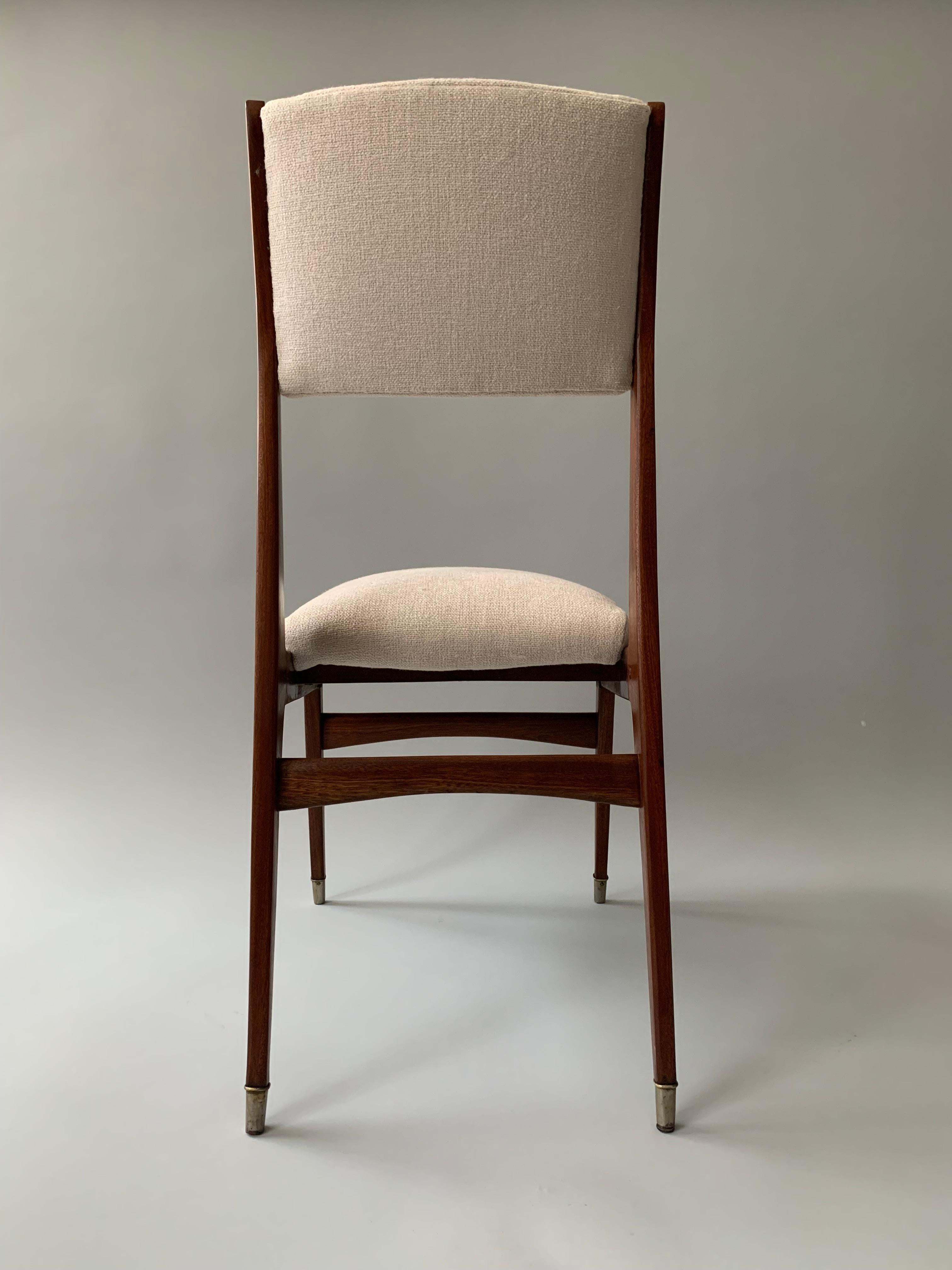 Articolo: coppia di sedie

Designer: Gio Ponti 

Produttore: I.S.A. Bergamo

Dimensioni: 35,25