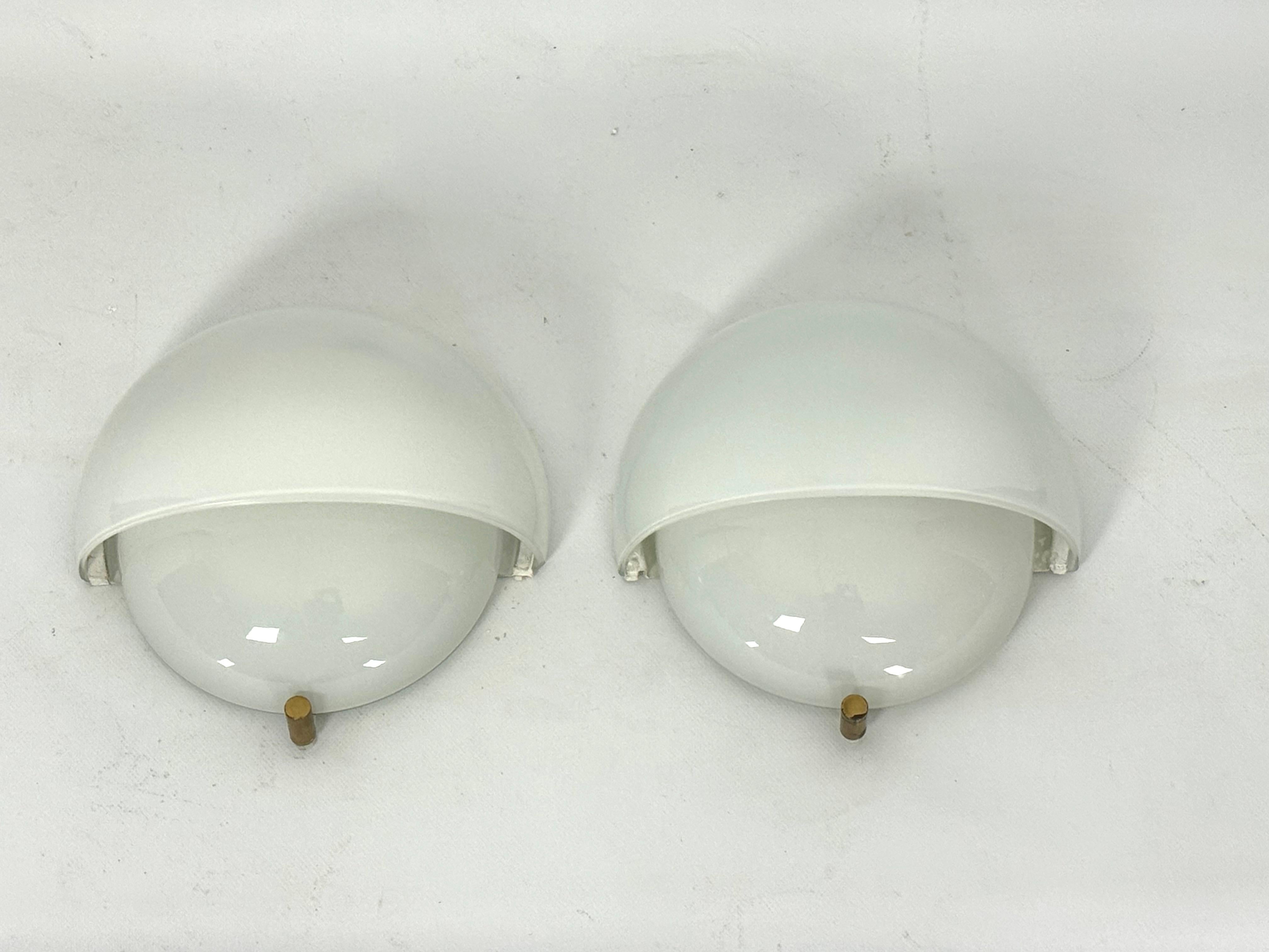 Good vintage condition with normal trace of age and use for this set of two rare Artemide Mania in white Murano Glass. Designed by Vico Magistretti for Artemide and produced in Italy during the 60s. First serie produced in Murano Glass and brass