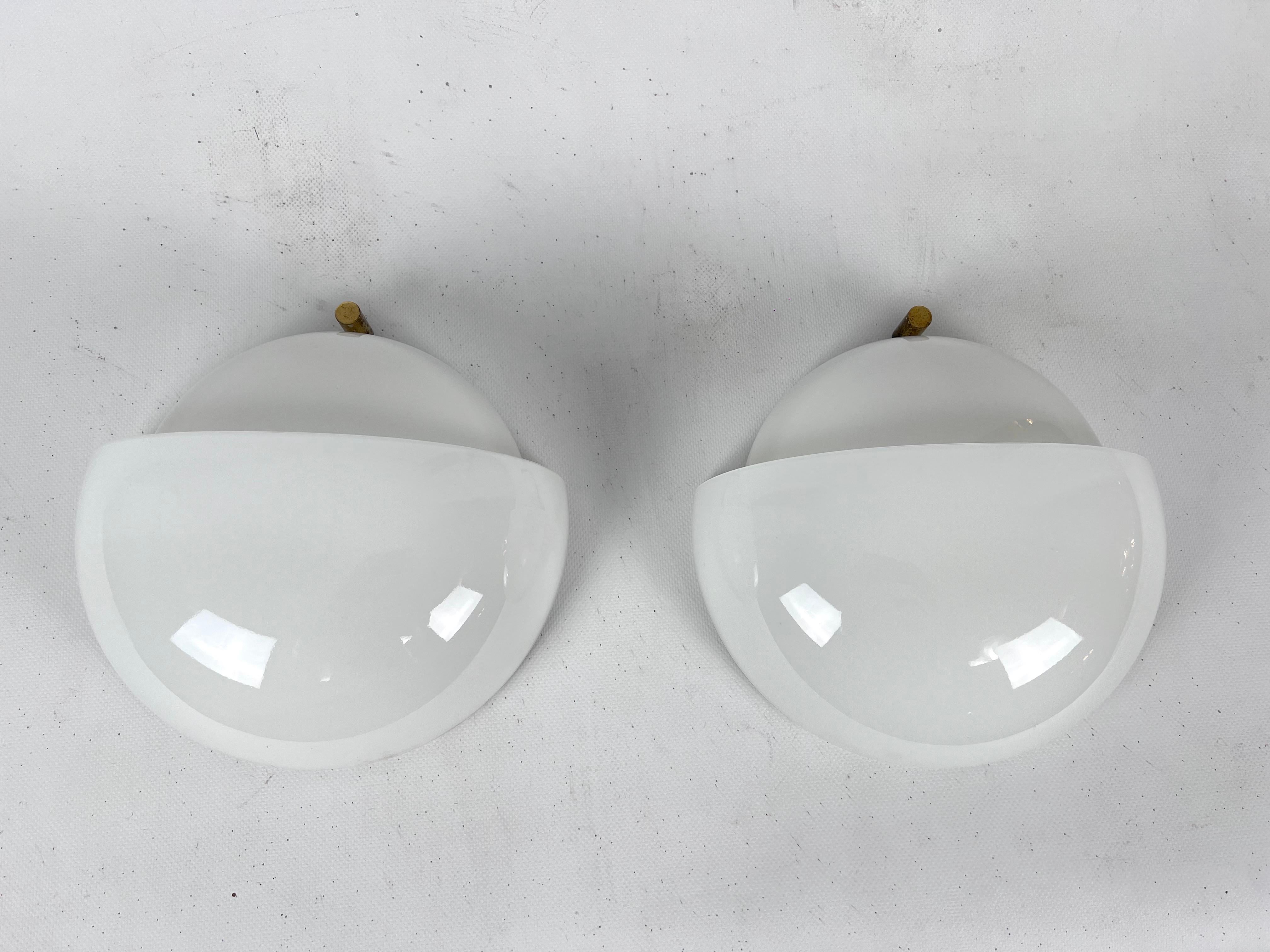 Rare Pair of Glass Mania Sconces by Vico Magistretti for Artemide, 1960s In Good Condition In Catania, CT