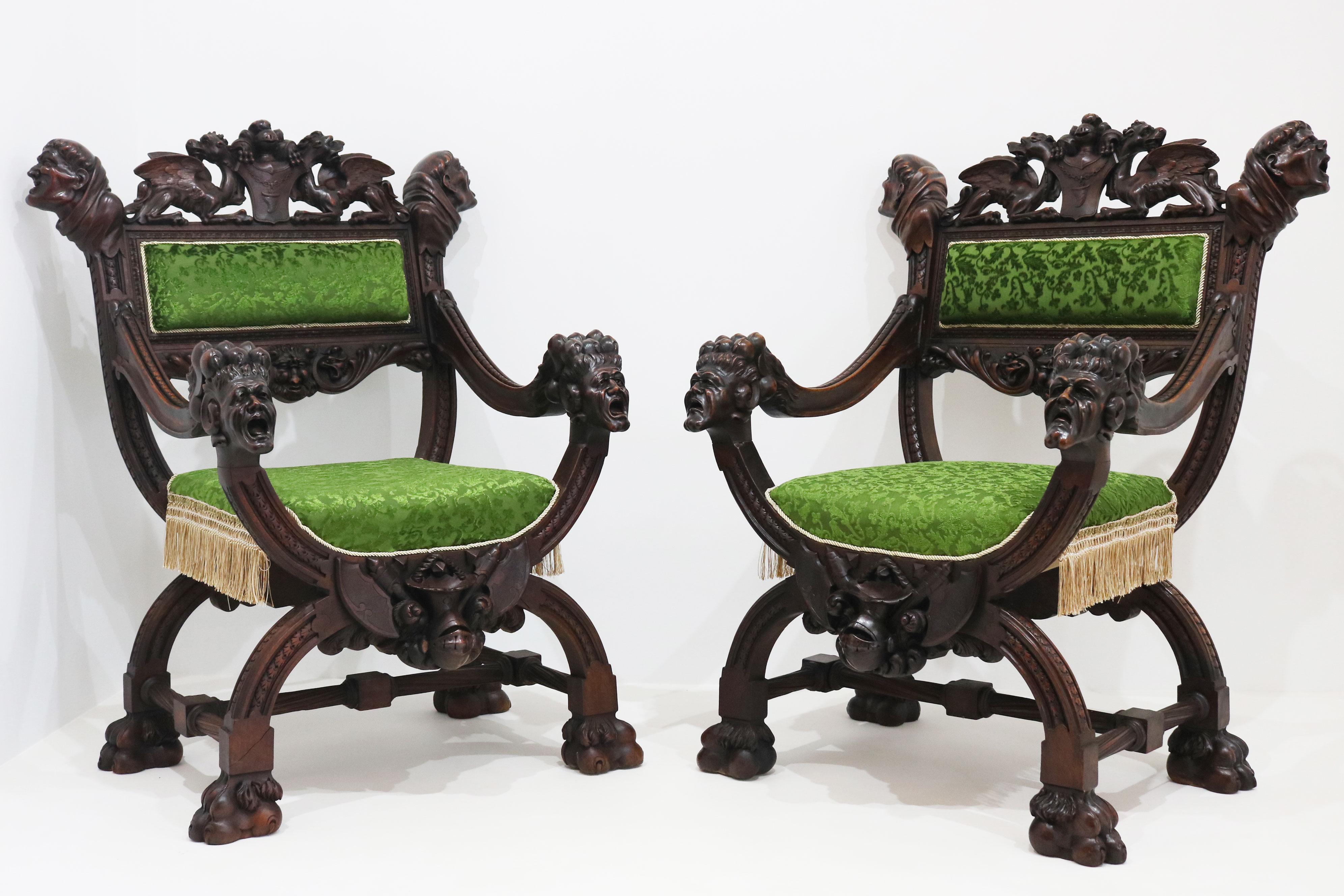 italien Rare pair of Gothic Revival arm chairs by Victor Aimone 19th Century Monks Lions en vente