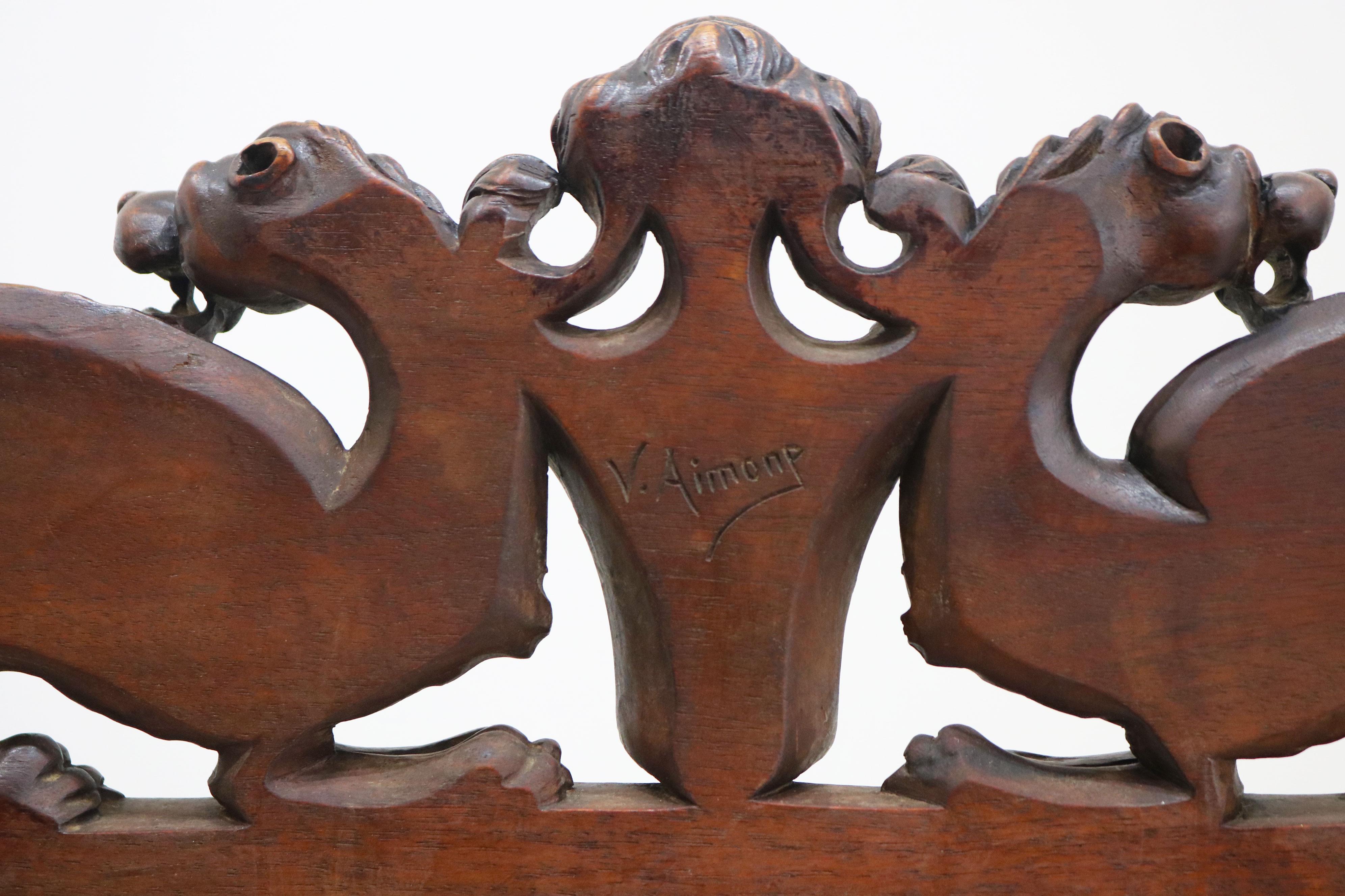 Raro par de sillas de renacimiento gótico de Victor Aimone siglo XIX Dragones caballeros en venta 10