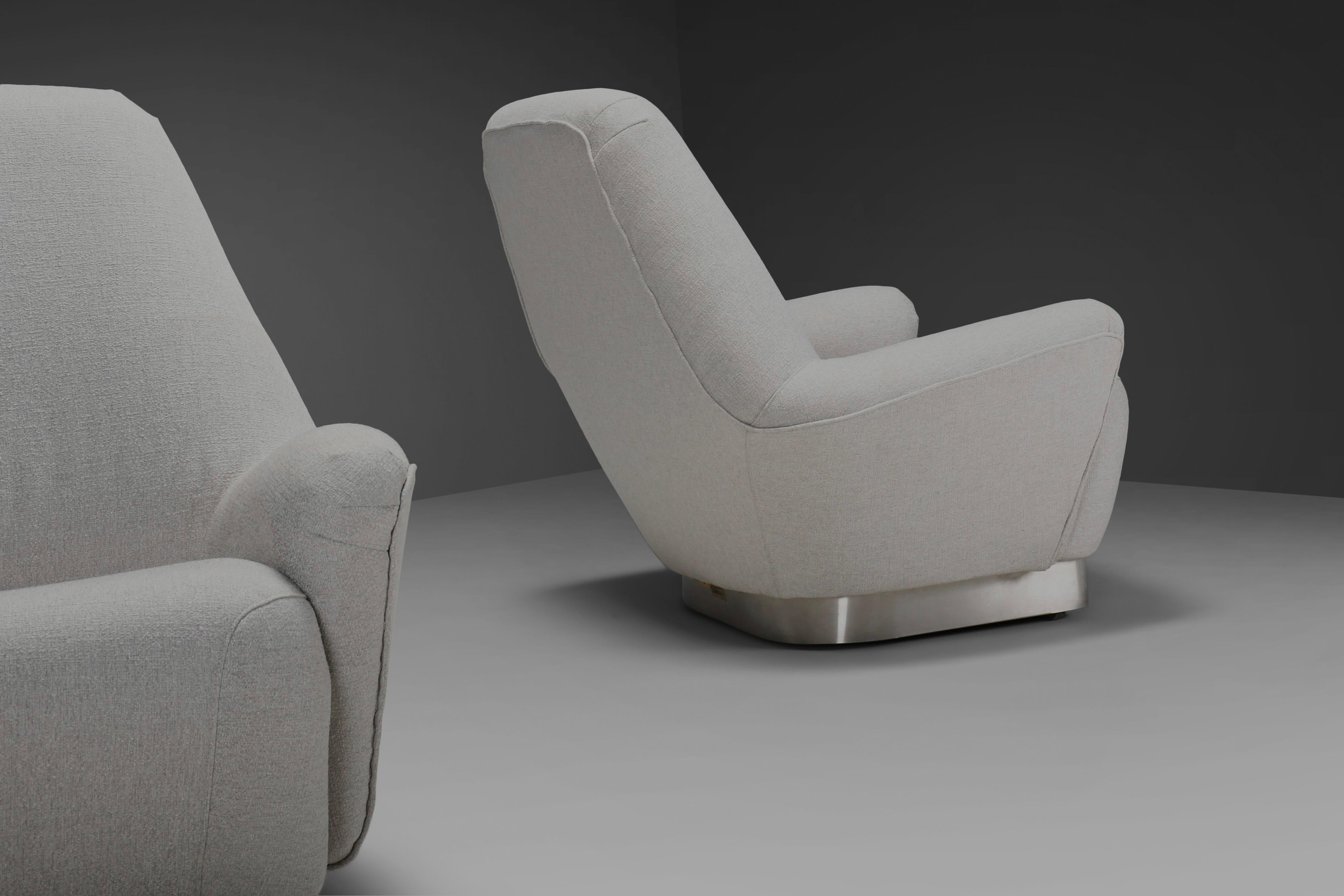 Italian Rare Pair of Grey Fabric and Stainless Steel Lounge Chairs by Gianni Moscatelli For Sale