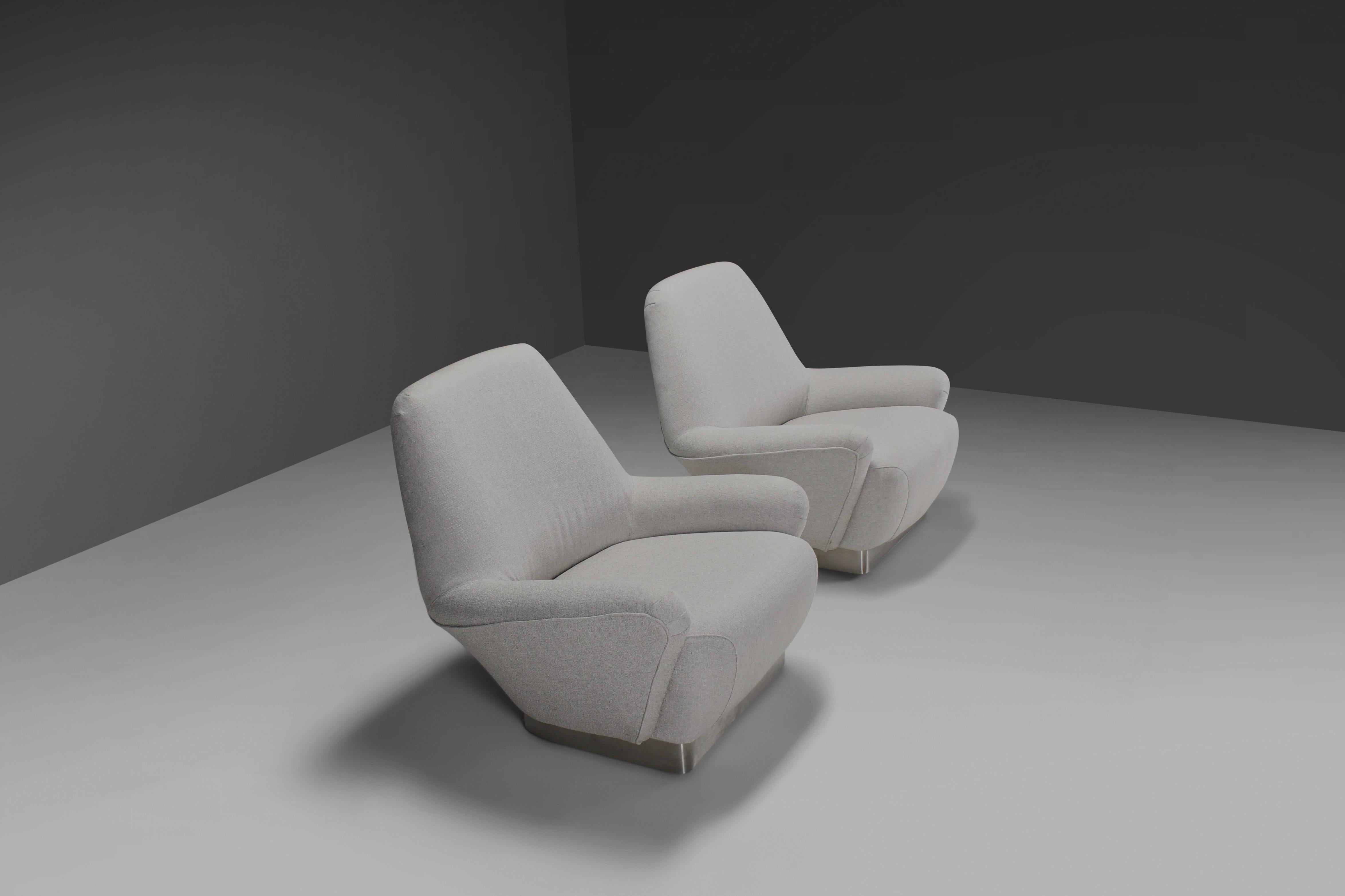 Metal Rare Pair of Grey Fabric and Stainless Steel Lounge Chairs by Gianni Moscatelli For Sale