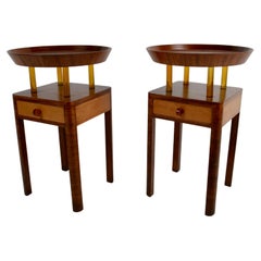 Rara coppia di tavolini rotondi con vassoio di Grosfeld House degli anni '40 con dettagli in bachelite