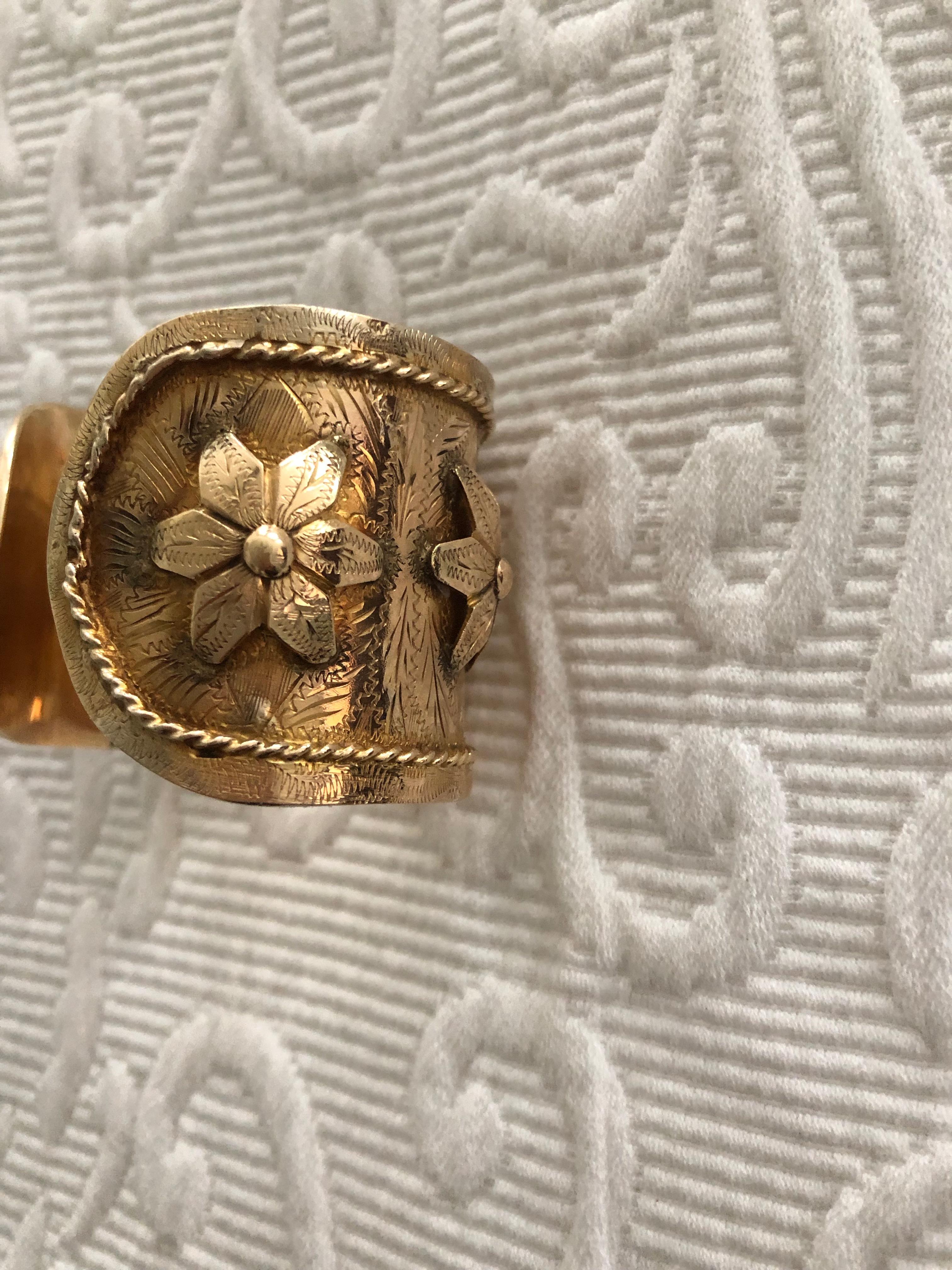 Rare Pair of Gypsy Cuff Bracelet In Excellent Condition In Sarasota, FL