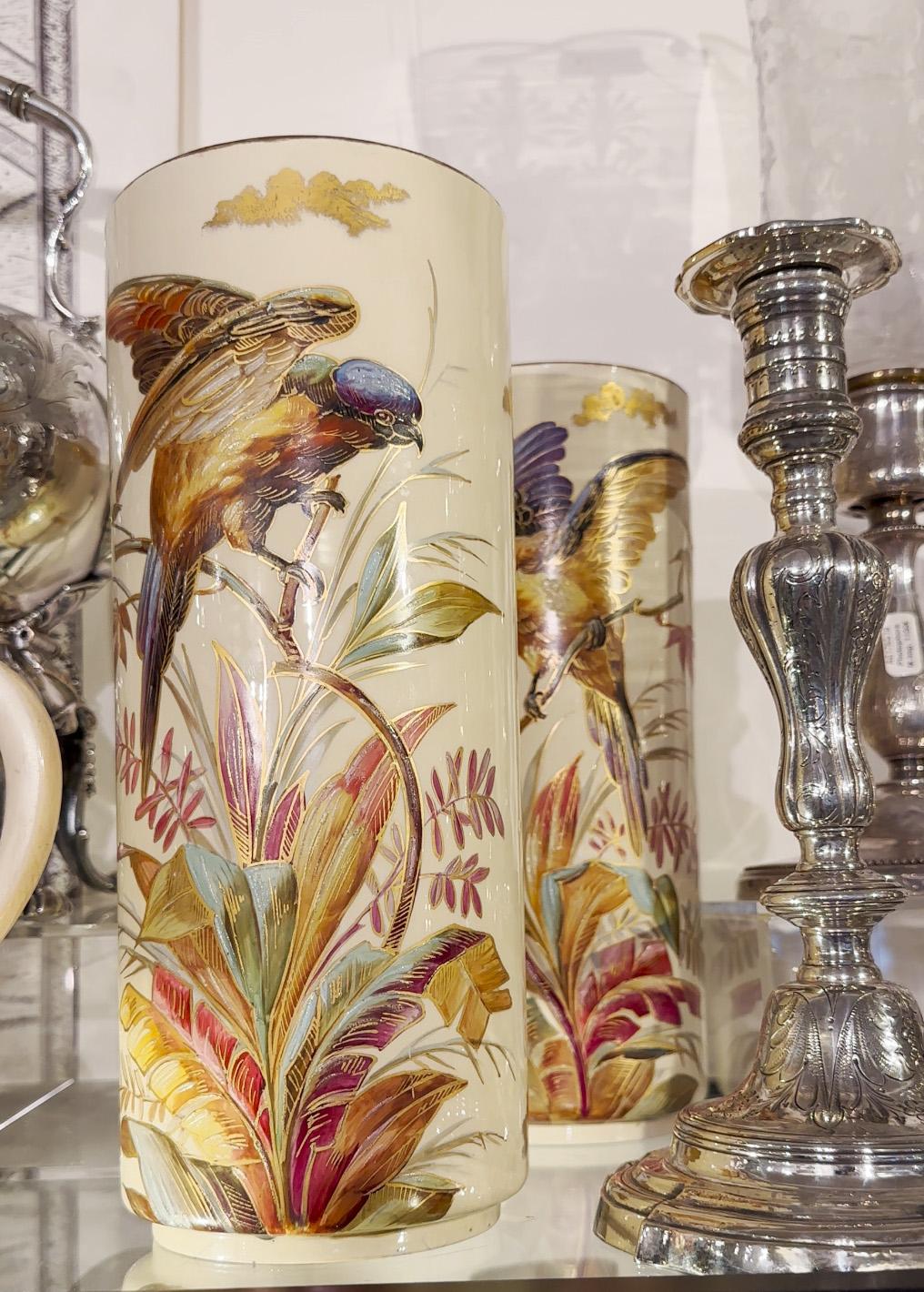 Pair hand-painted exotics birds vase Creil & Montereau circa 1876-1884 For Sale 3