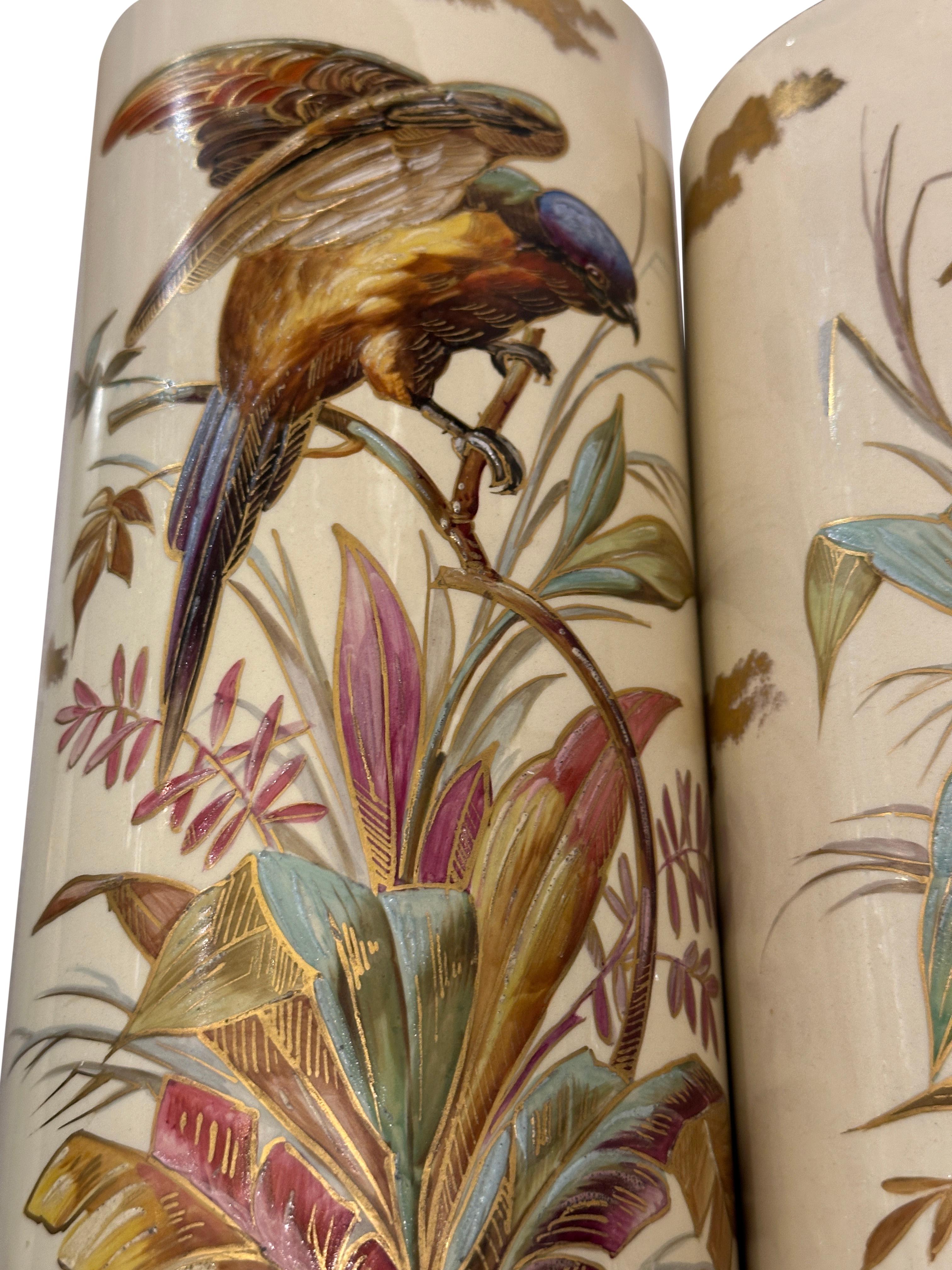 Pair hand-painted exotics birds vase Creil & Montereau circa 1876-1884 For Sale 4