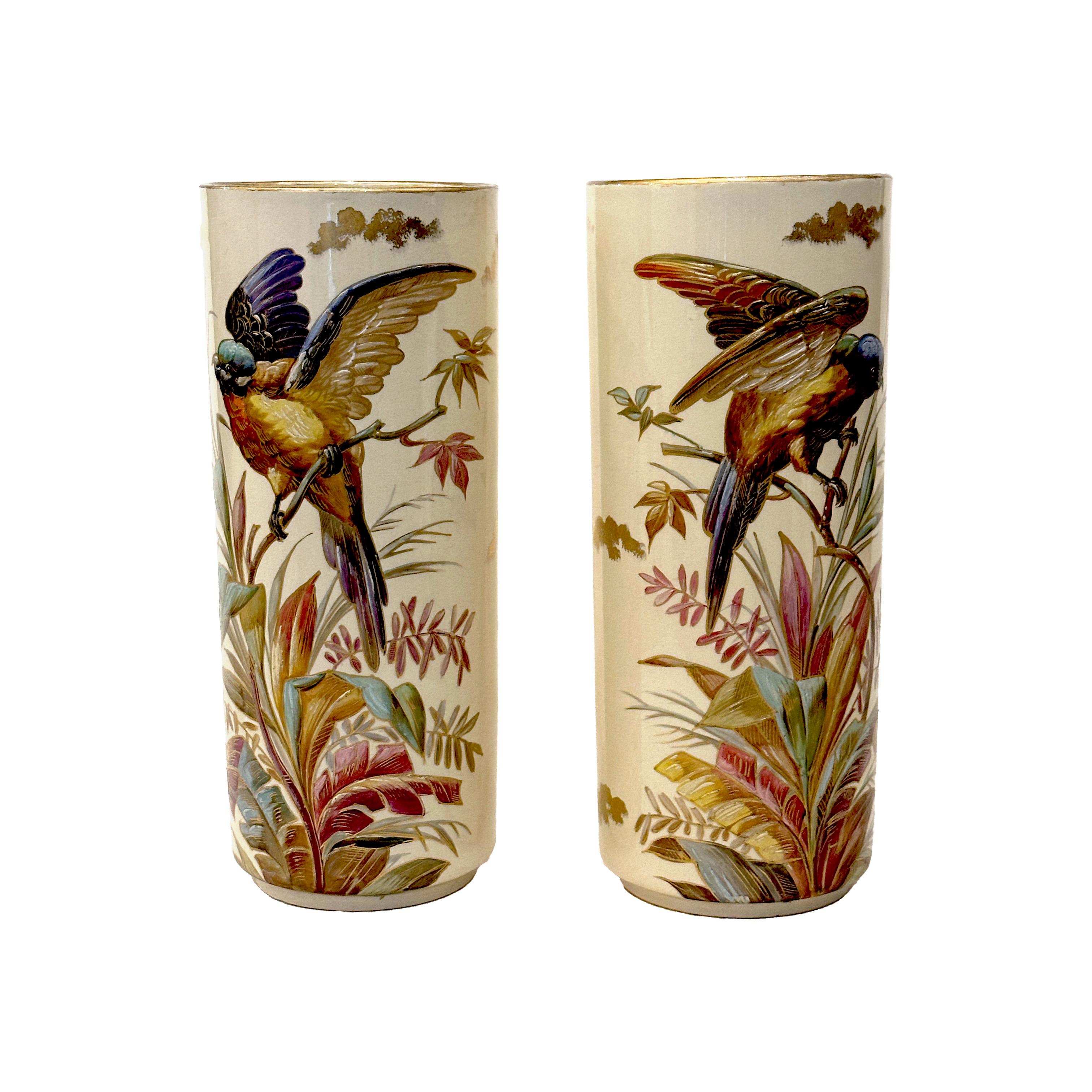 French Pair hand-painted exotics birds vase Creil & Montereau circa 1876-1884 For Sale