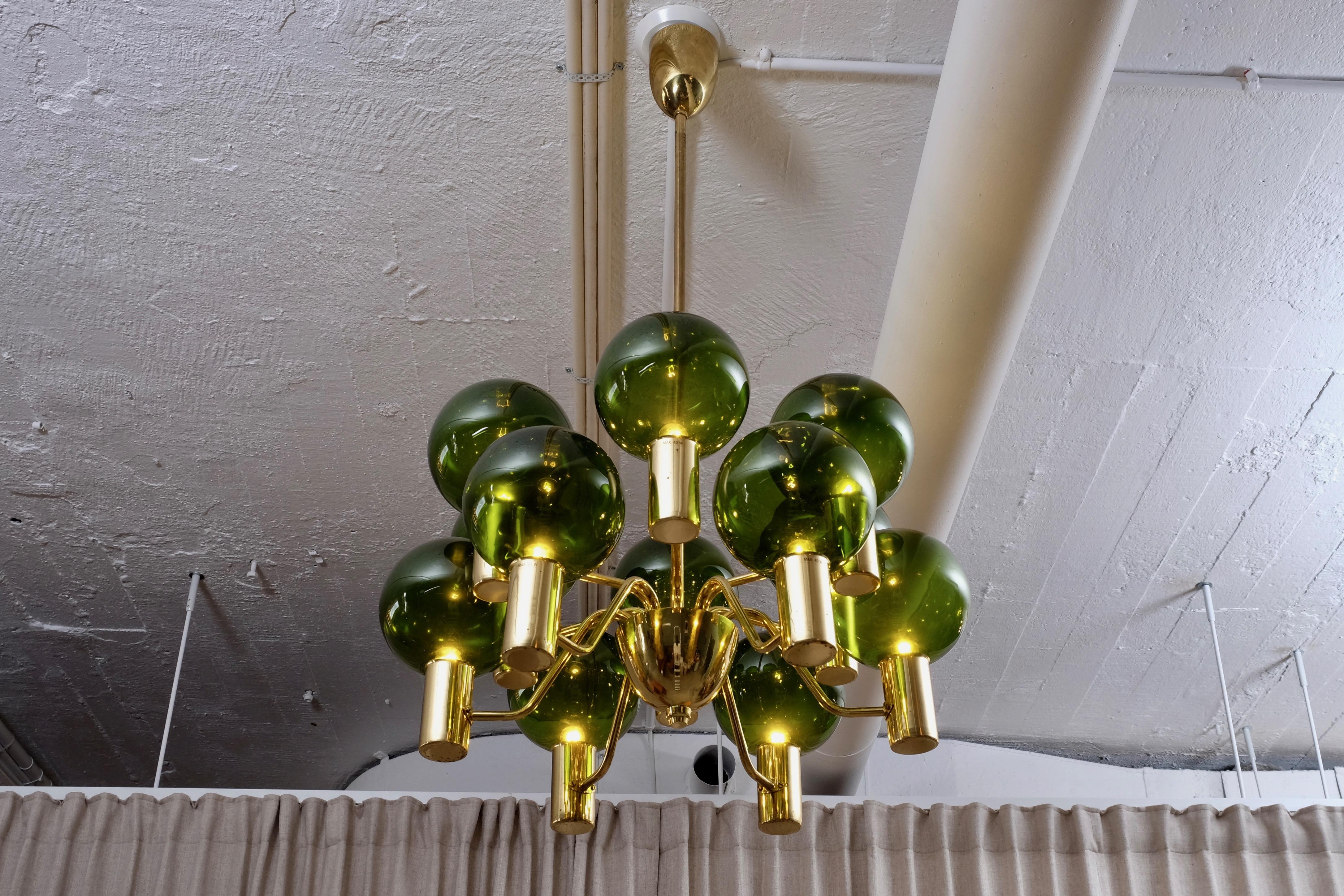 Rare Pair of Hans-Agne Jakobsson Chandeliers T372/12 Patricia, 1960s For Sale 3