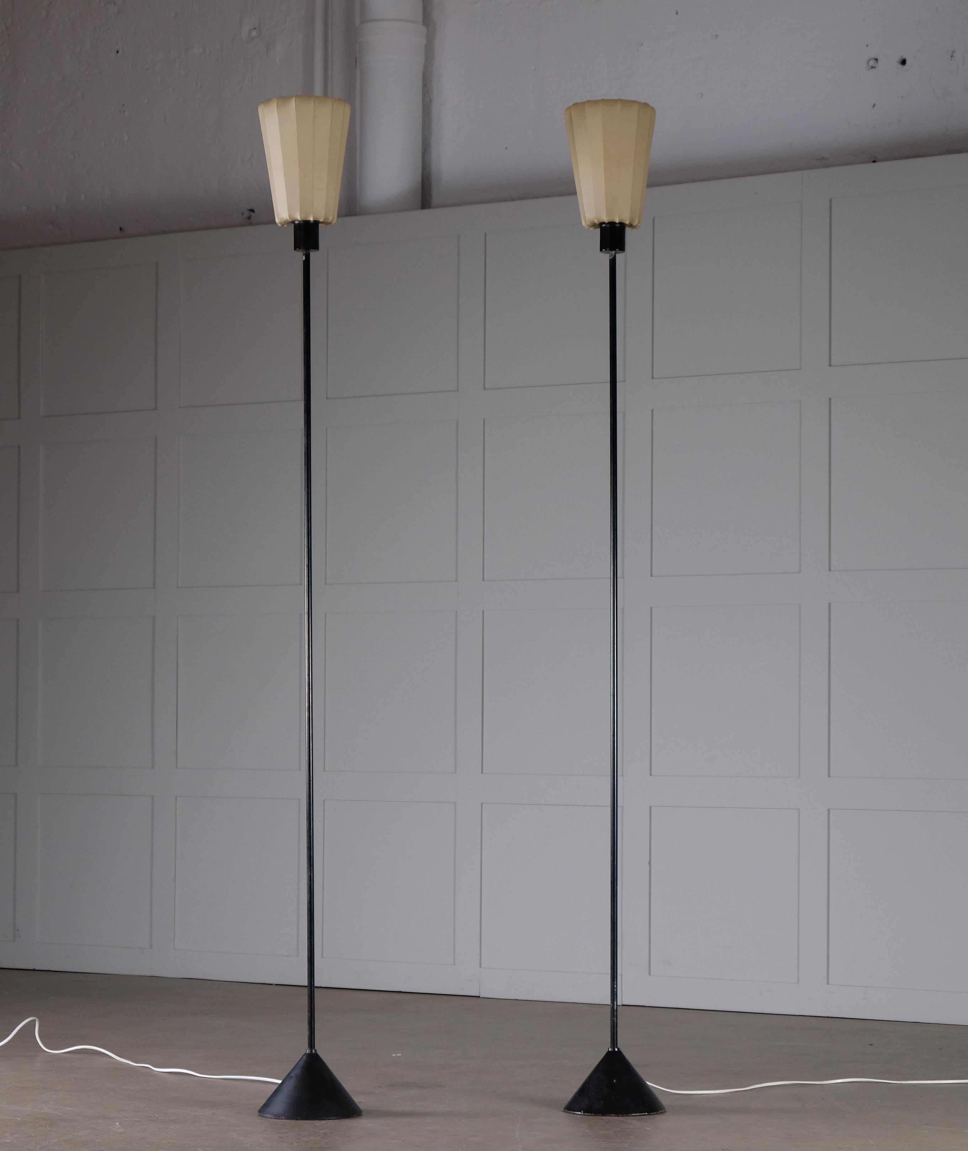 Rare pair of floor lamps model G-23 in black lacquered metal produced by Hans-Agne Jakobsson, Markaryd, Sweden, 1950s. 
Very good condition. 
Diameter of the base: 18 cm

