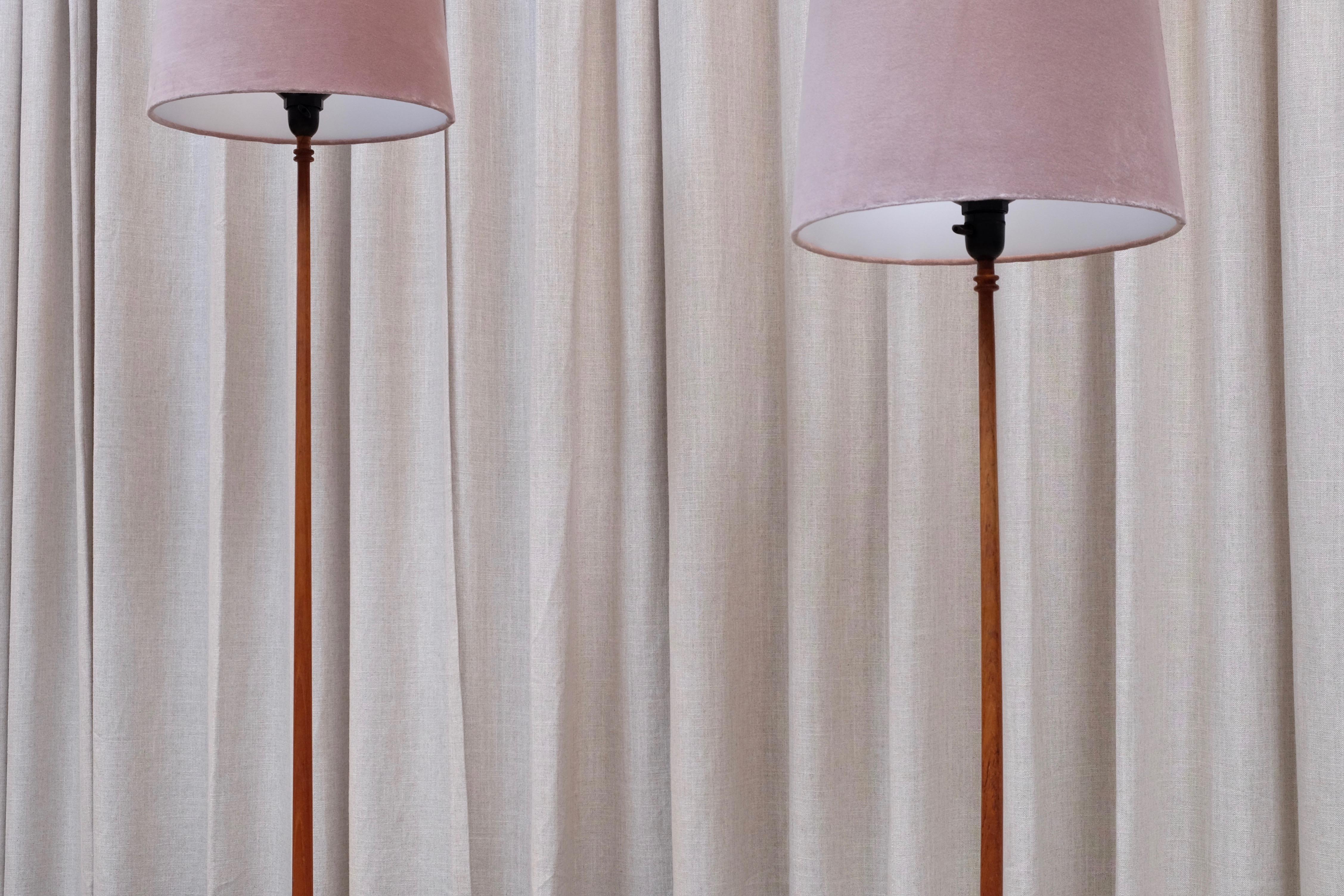 Rare Pair of Hans-Agne Jakobsson Floor Lamps Model G-45, 1960s In Good Condition For Sale In Stockholm, SE