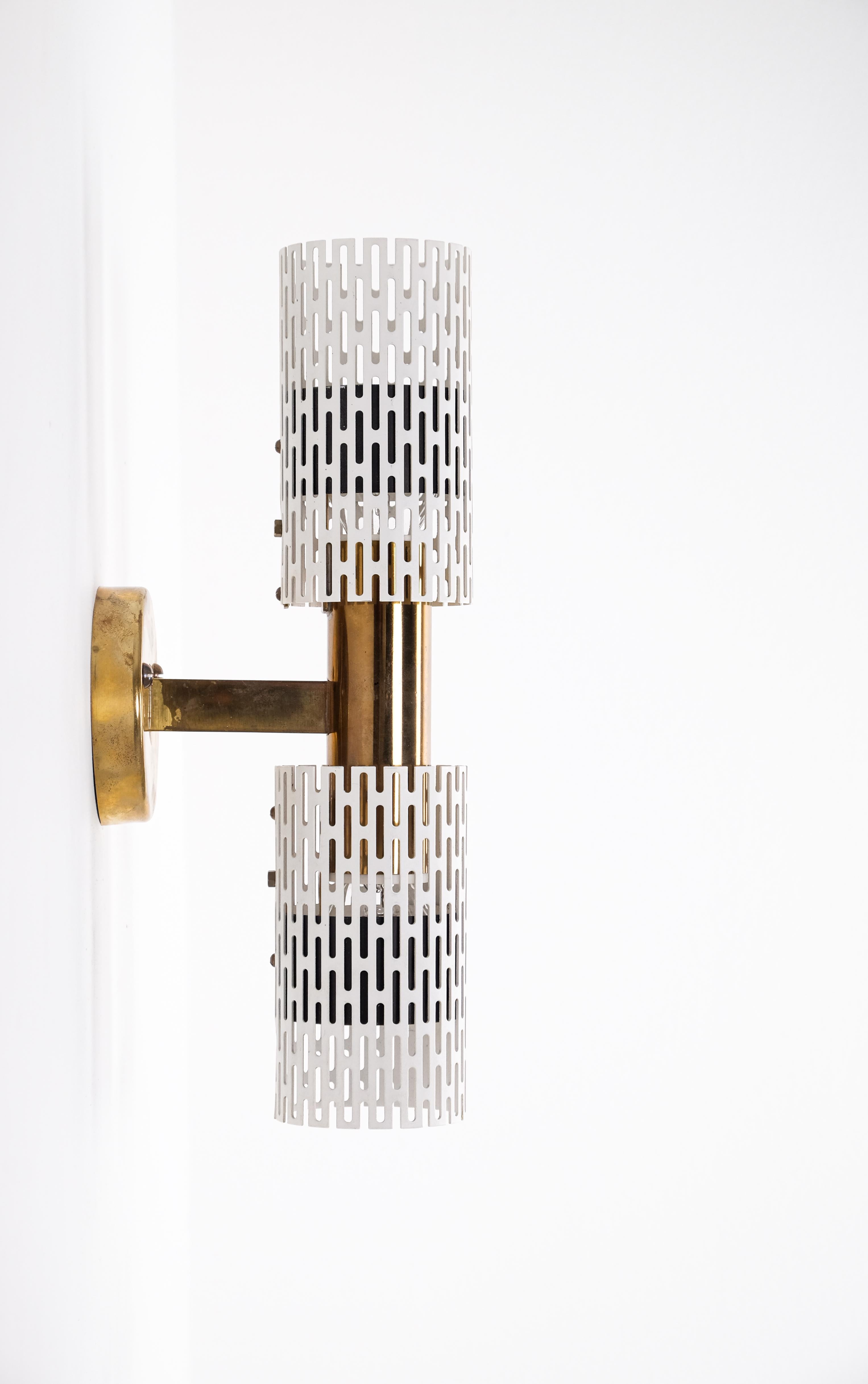 Raro par de lámparas de pared Harald Notini para Böhlmarks, años 50 mediados del siglo XX en venta