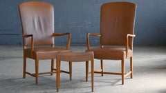 Rara coppia di sedie con schienale alto in rovere e pelle color cuoio di Fritz Hansen, anni '40
