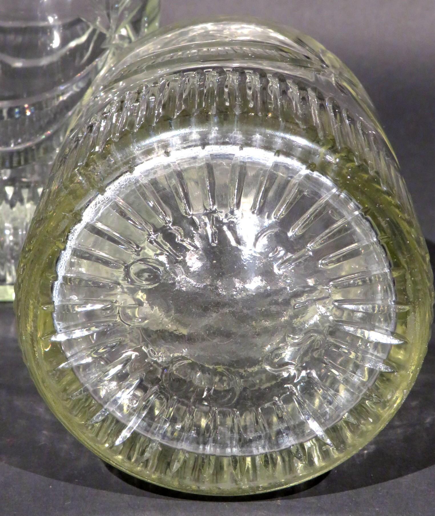 Buriné Paire de carafes irlandaises géorgiennes en verre de verre extrêmement rares, vers 1800 en vente