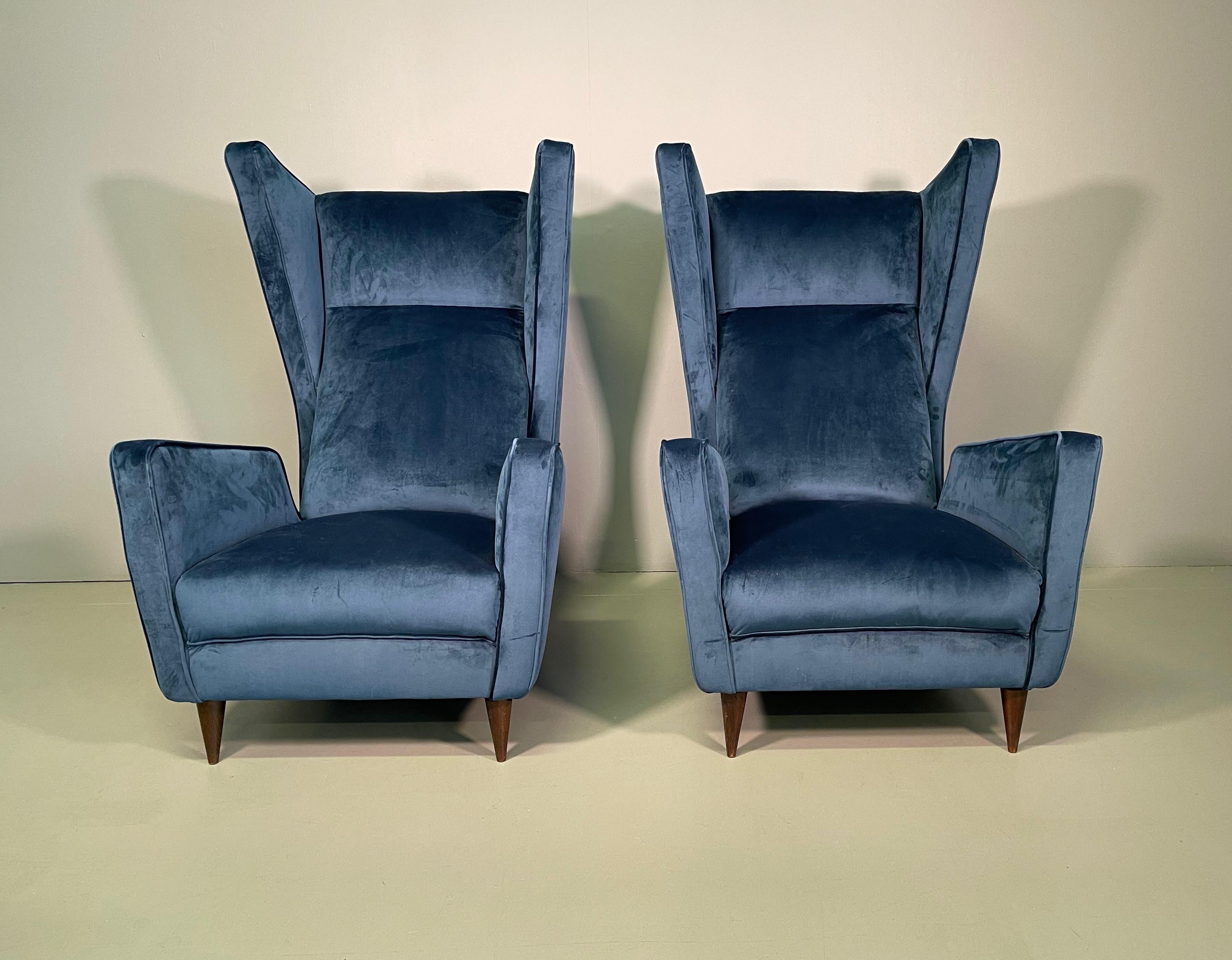 Rare Pair of Italian Armchair by Mario Oreglia In Excellent Condition For Sale In Rovereta, SM