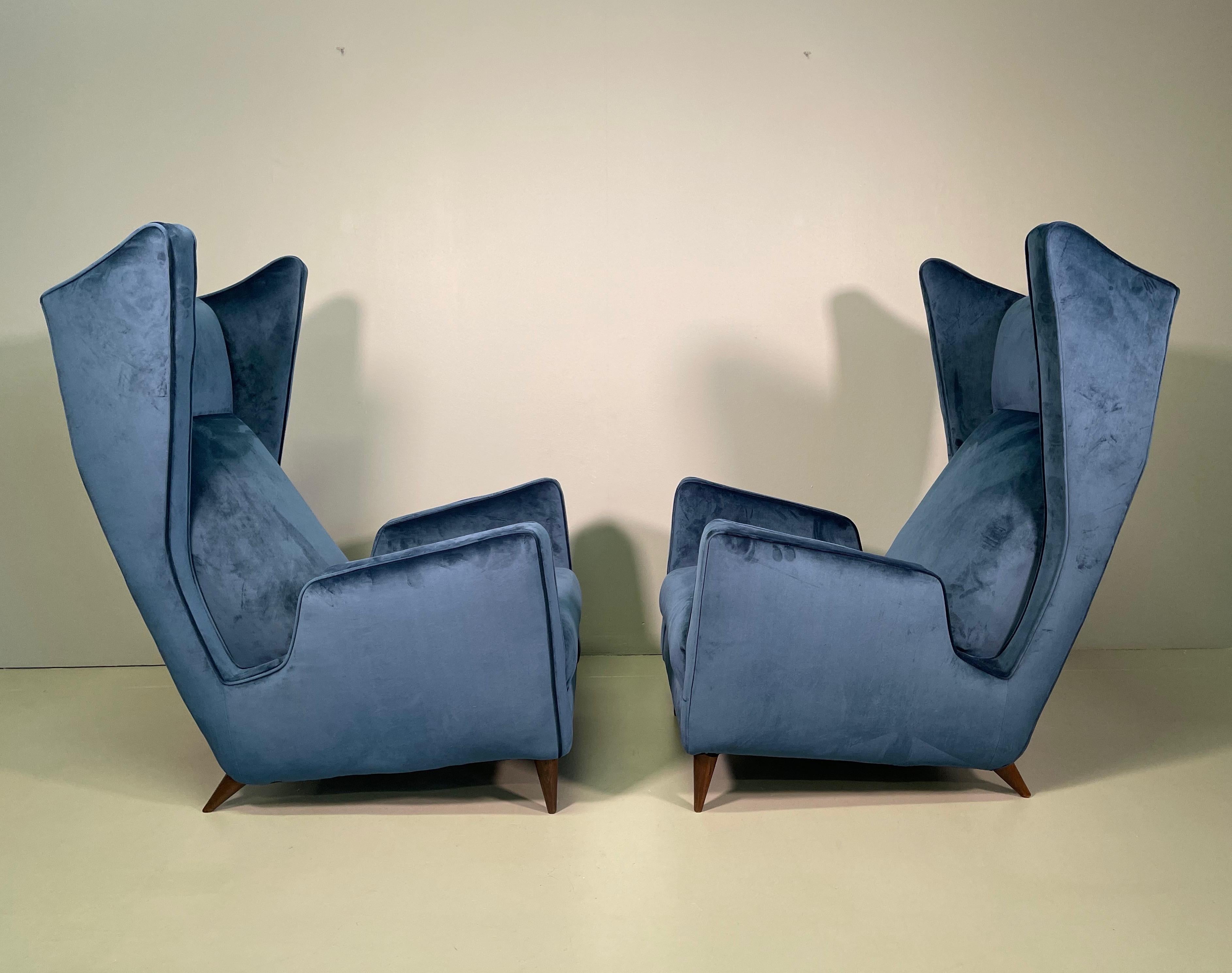 Seltenes Paar italienischer Sessel von Mario Oreglia (20. Jahrhundert) im Angebot
