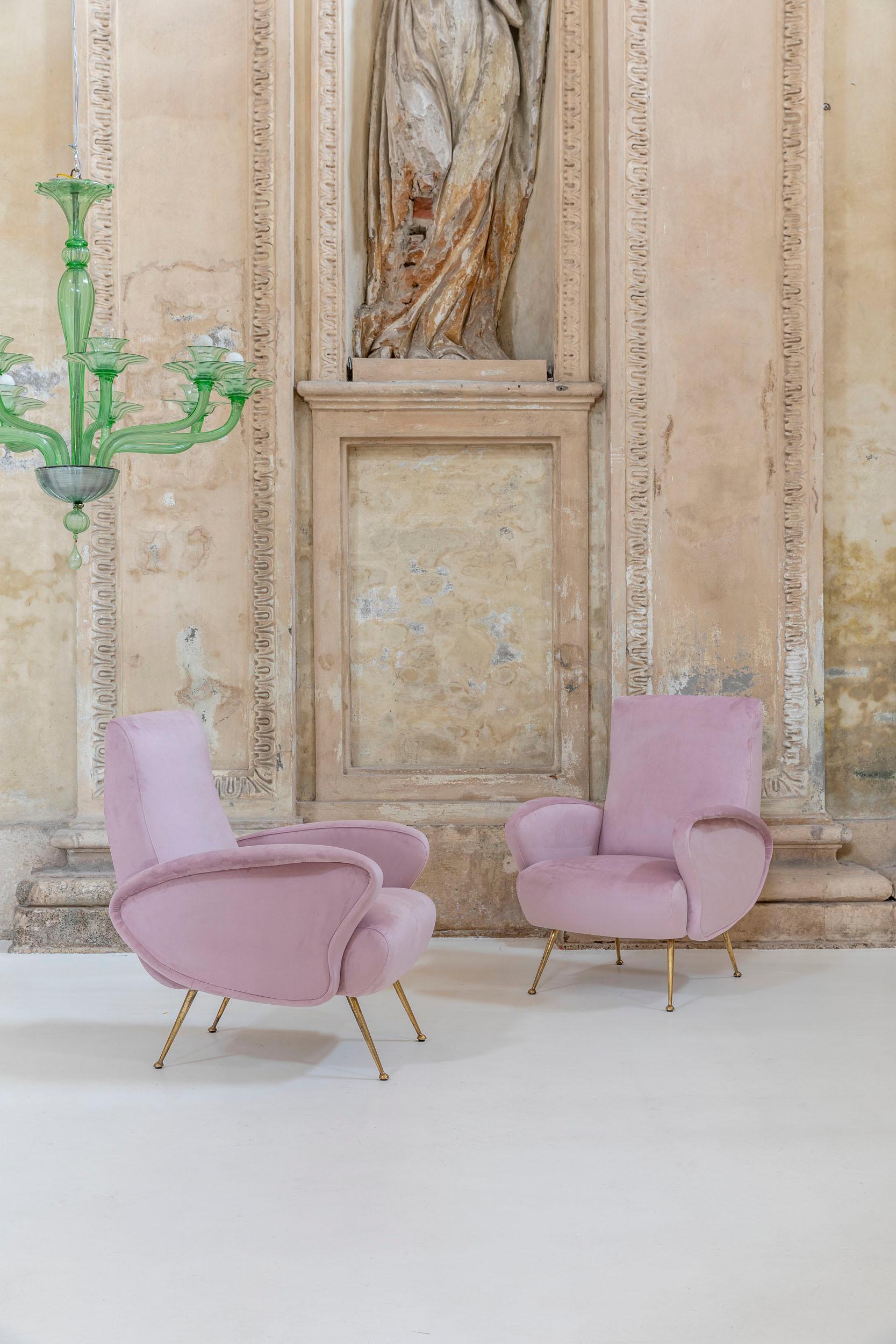 Rare pair of armchairs, elegant shape, brass legs. Very comfortable.
Newly upholstery in pink fabric.

Measures: H 35.8 in x W 26.37 in X D 28.7 in
(H 91 cm x W 67 cm x D 73 cm)
Seat Height: 16.15 in (41 cm).