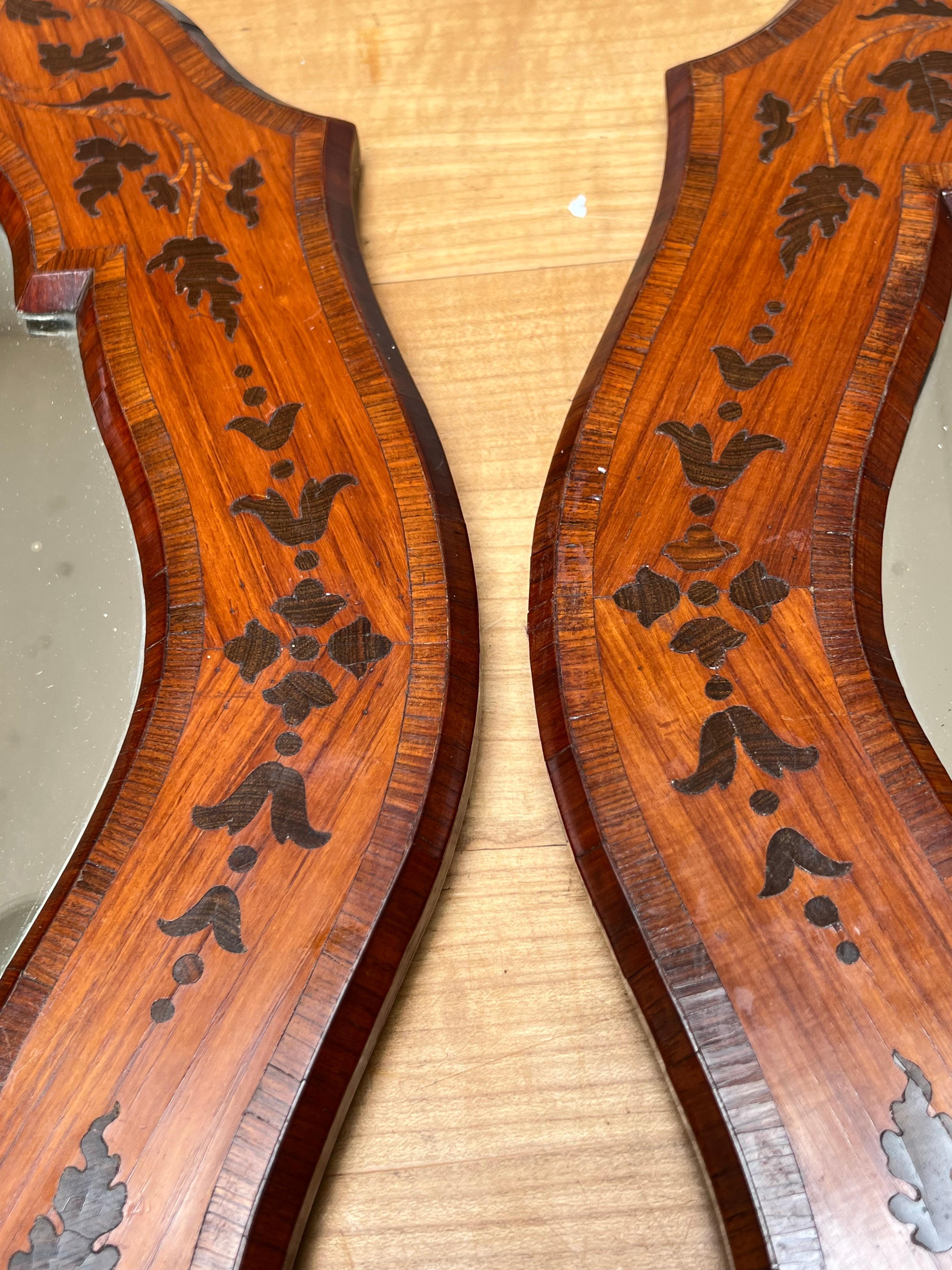 Pareja única de espejos de pared italianos con marcos de marquetería incrustada de madera de rey, hacia 1870 Kingwood en venta