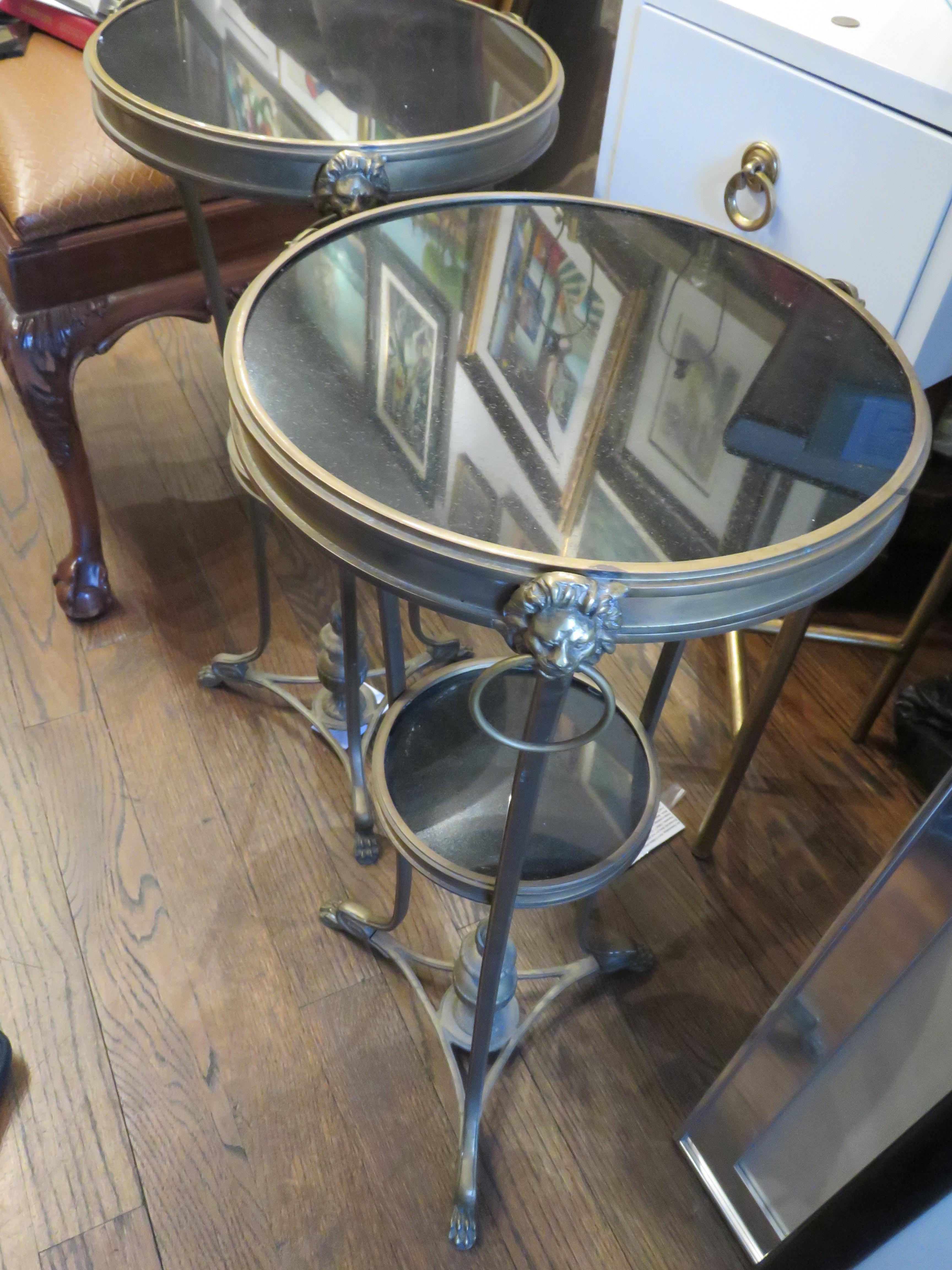 20ième siècle Rare paire de tables d'appoint de style Jansen en granit noir montées sur bronze en vente