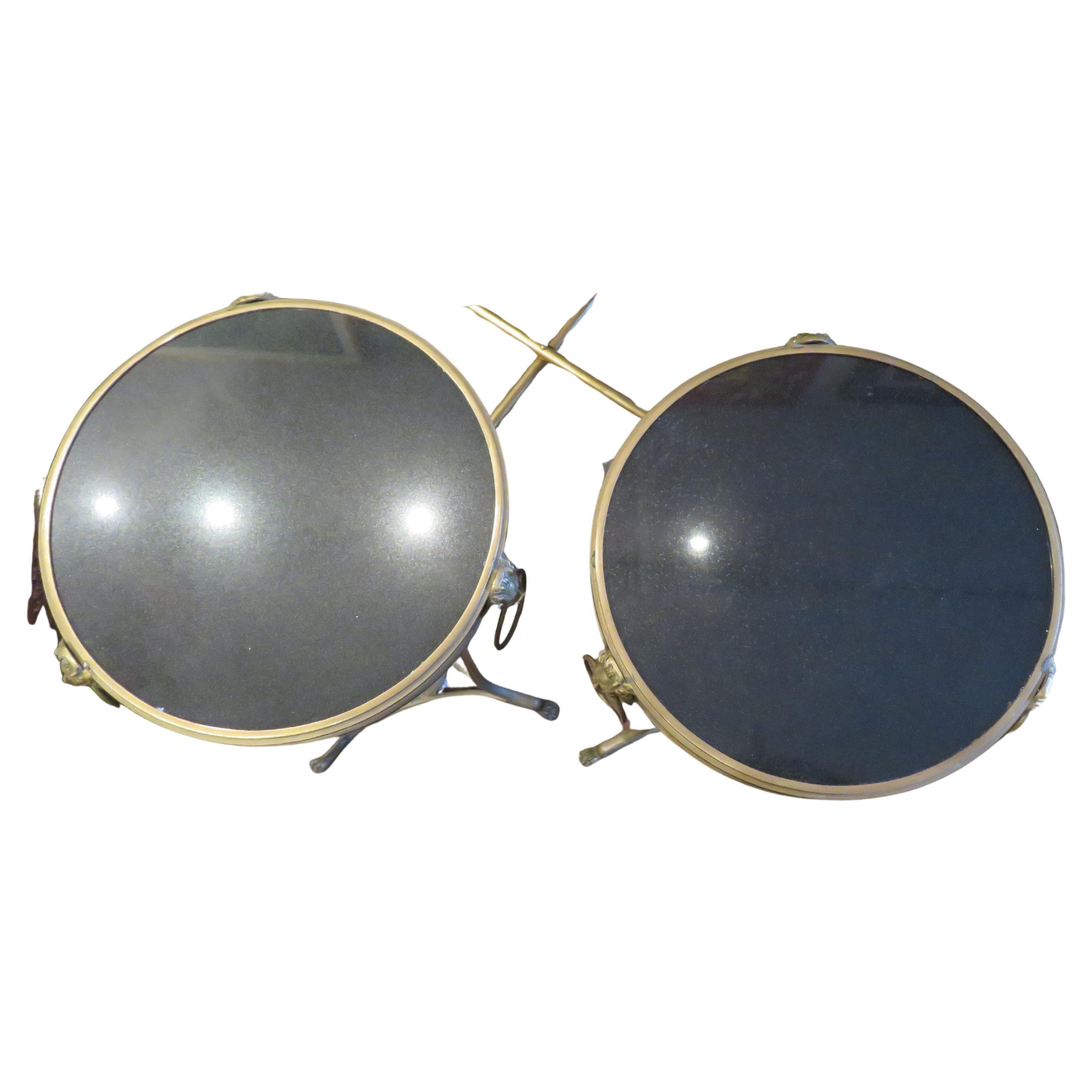 Rare paire de tables d'appoint de style Jansen en granit noir montées sur bronze en vente