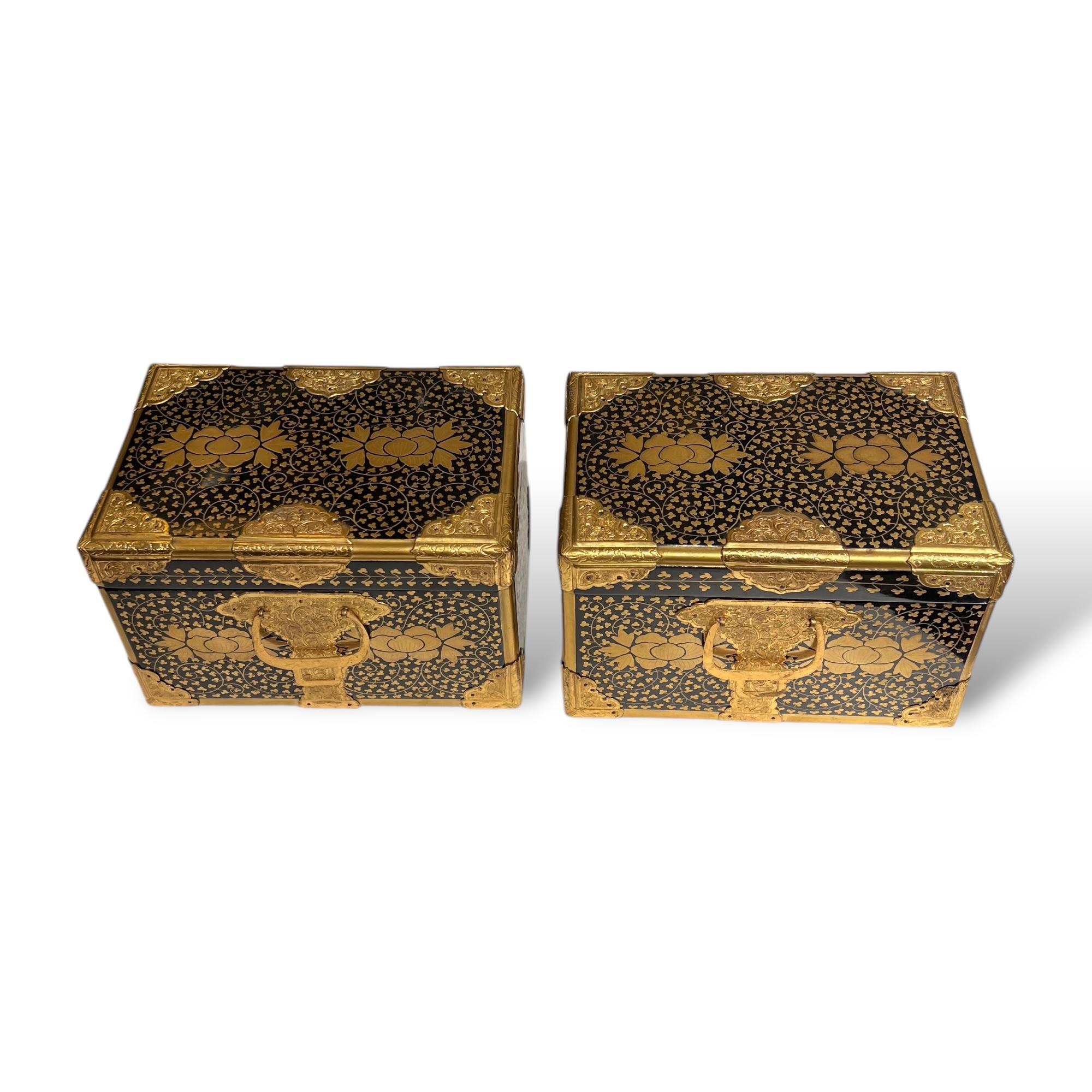 Chinoiserie Rare Pair of Japanese Black and Gold Lacquer boxes, small trunks, Japan, 19thc