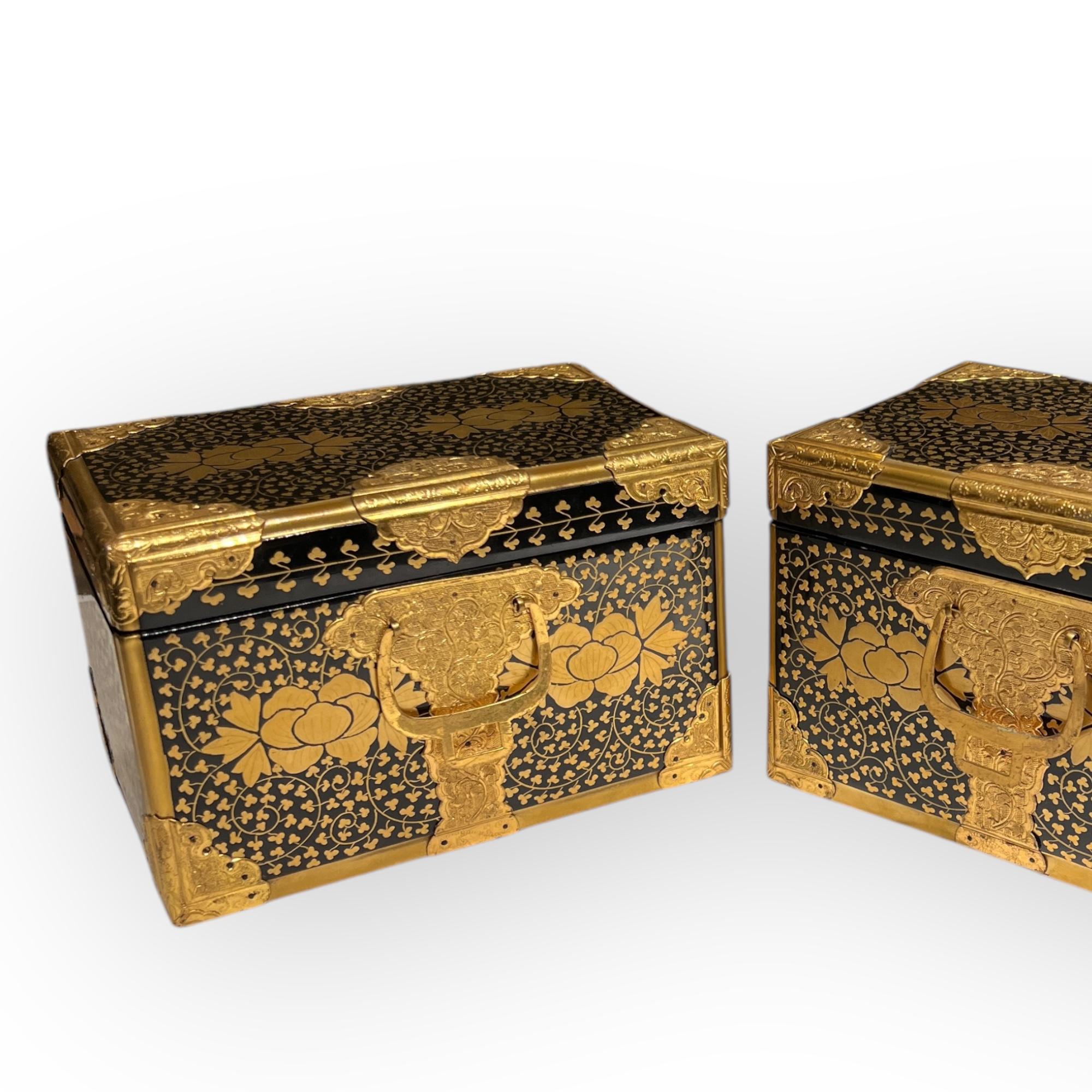 19th Century Rare Pair of Japanese Black and Gold Lacquer boxes, small trunks, Japan, 19thc