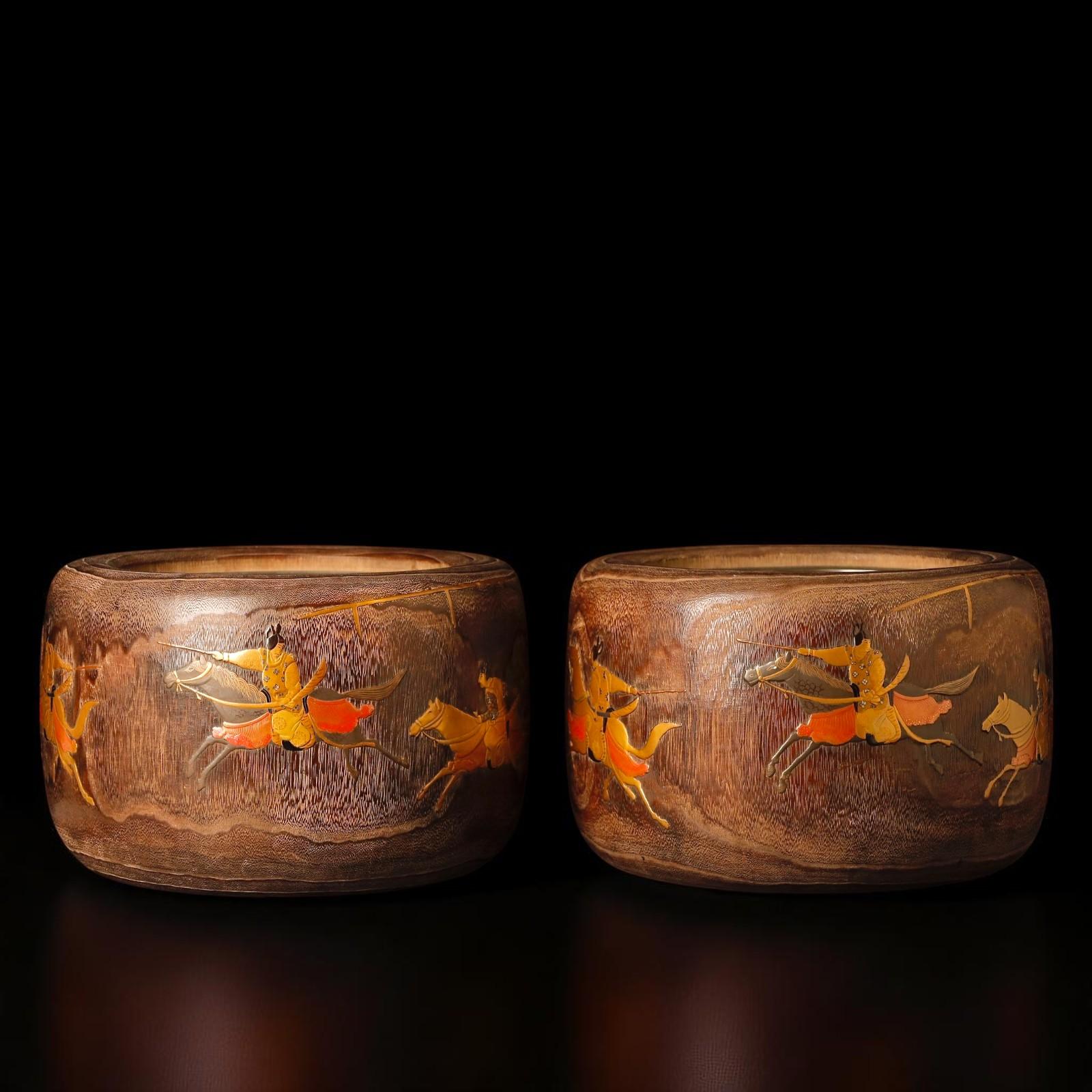 Rare Pair of Japanese Hibachi with Makie Lacquer – Imperial Horse Race Motif, 19 For Sale 4