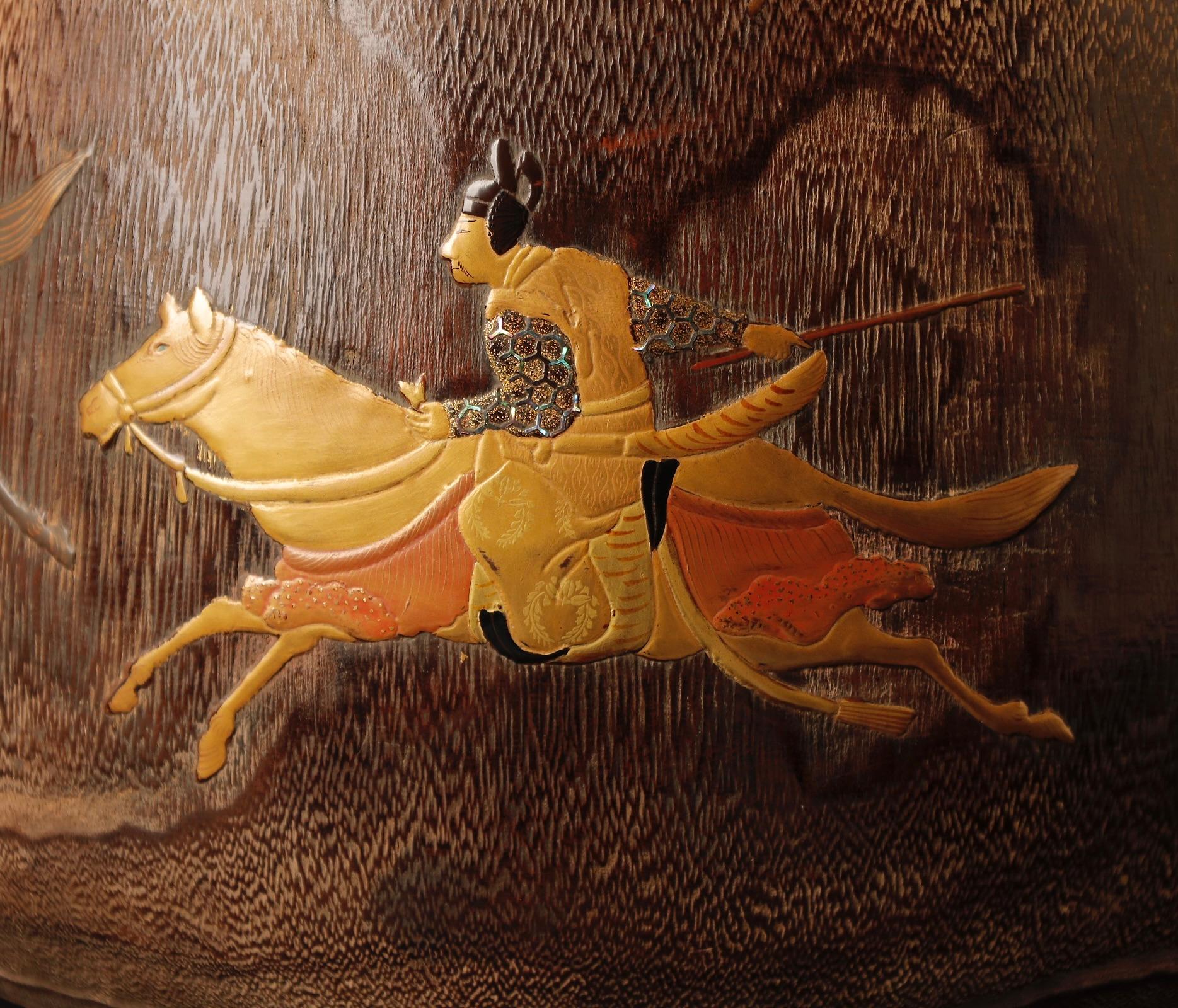 19th Century Rare Pair of Japanese Hibachi with Makie Lacquer – Imperial Horse Race Motif, 19 For Sale