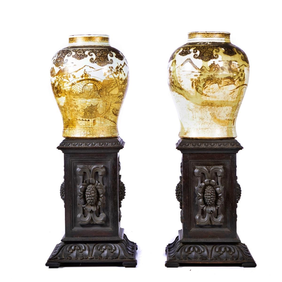 Rare Pair of Jars
A Chinese porcelain end 19th Century
Landscape decoration with pagodas.
Sitting on carved wooden bases.
Old restorations, good condition
Height (jars) 85 cm. Height: (total) 137 cm.