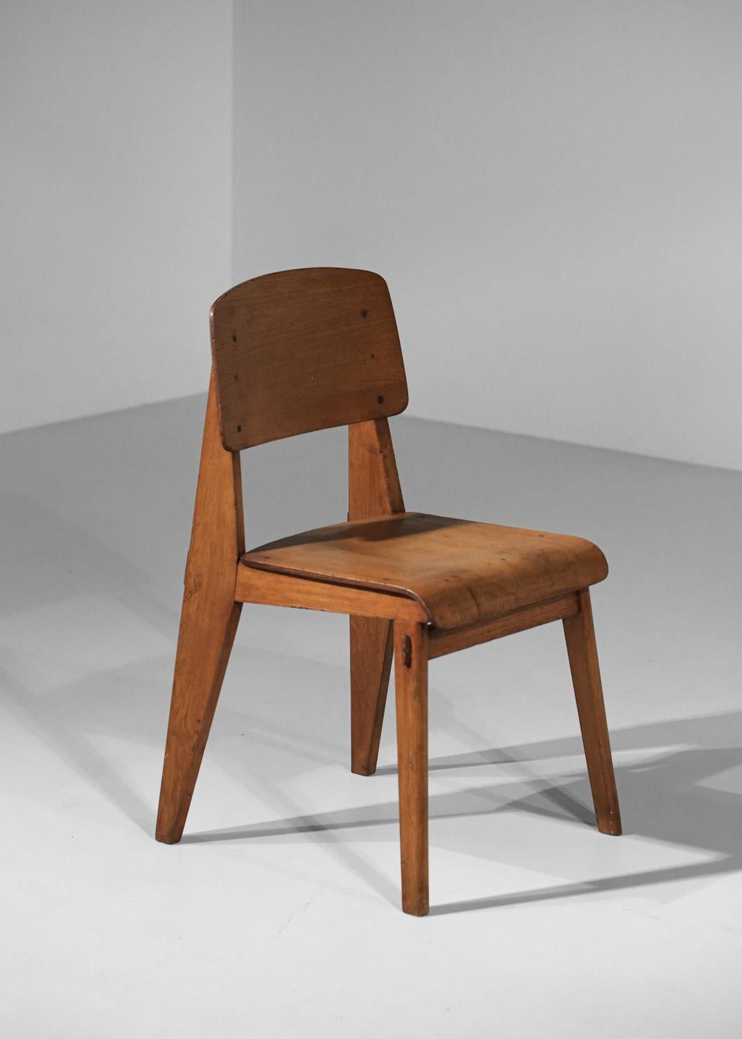 Français rare Paire de chaises Jean Prouvé tout en Wood 1950 Design français  en vente