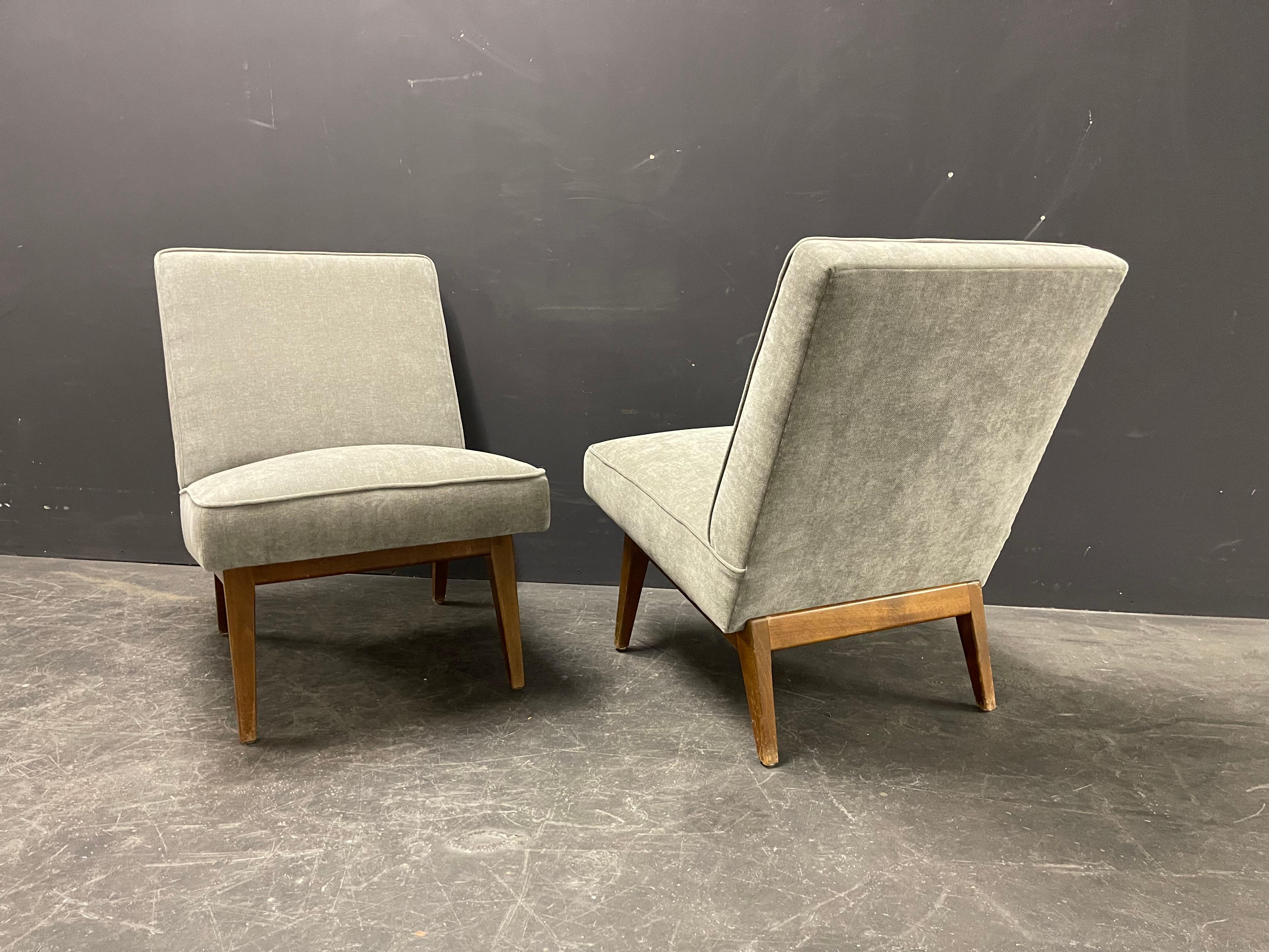 Rare Pair of Jens Risom Lounge Chairs 3