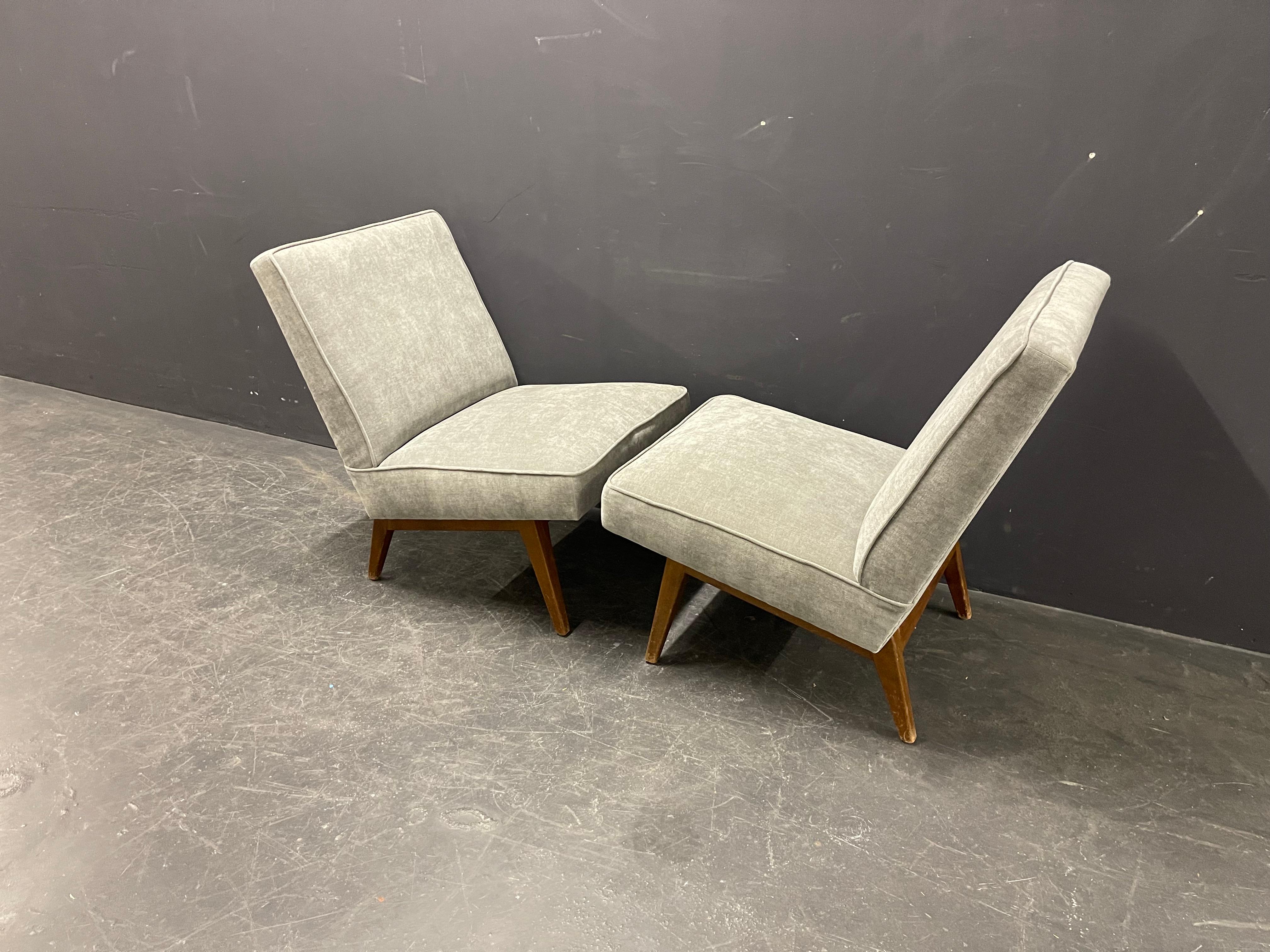 Rare Pair of Jens Risom Lounge Chairs 5
