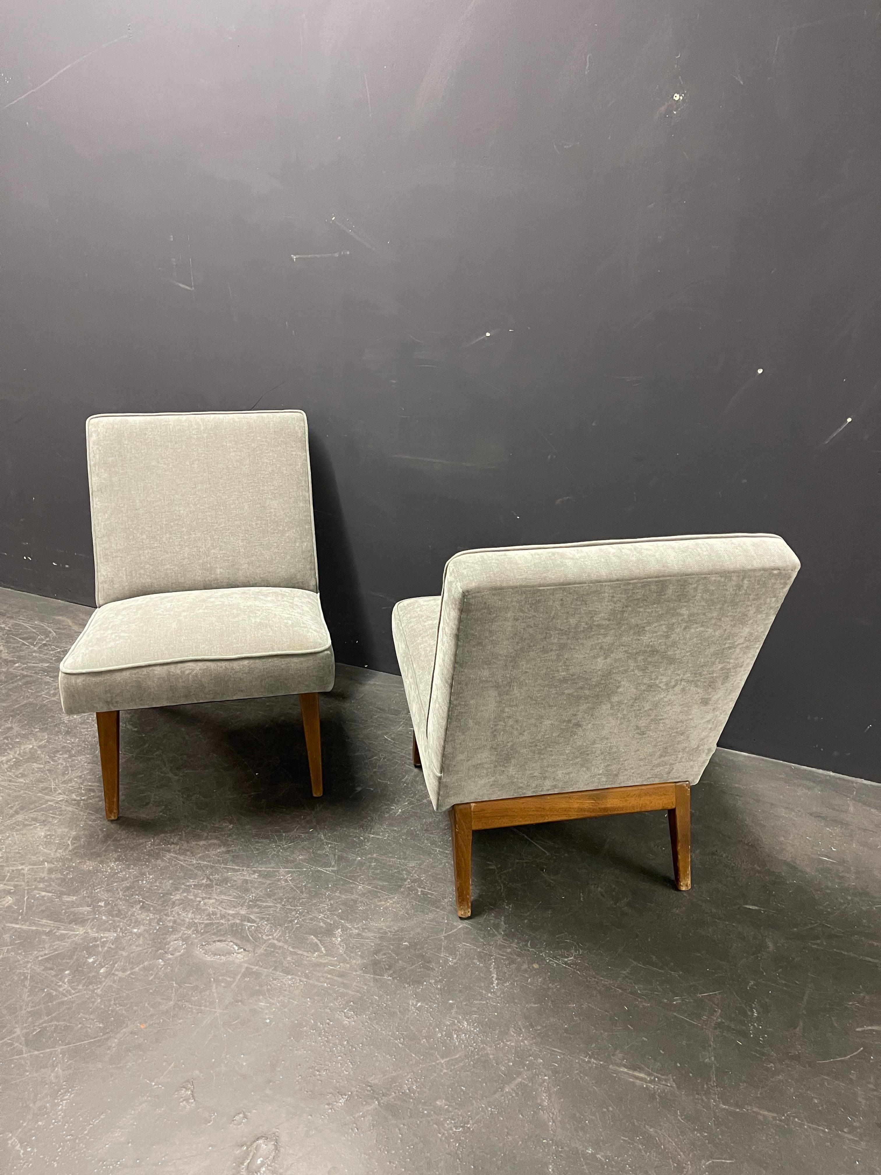 Rare Pair of Jens Risom Lounge Chairs 6