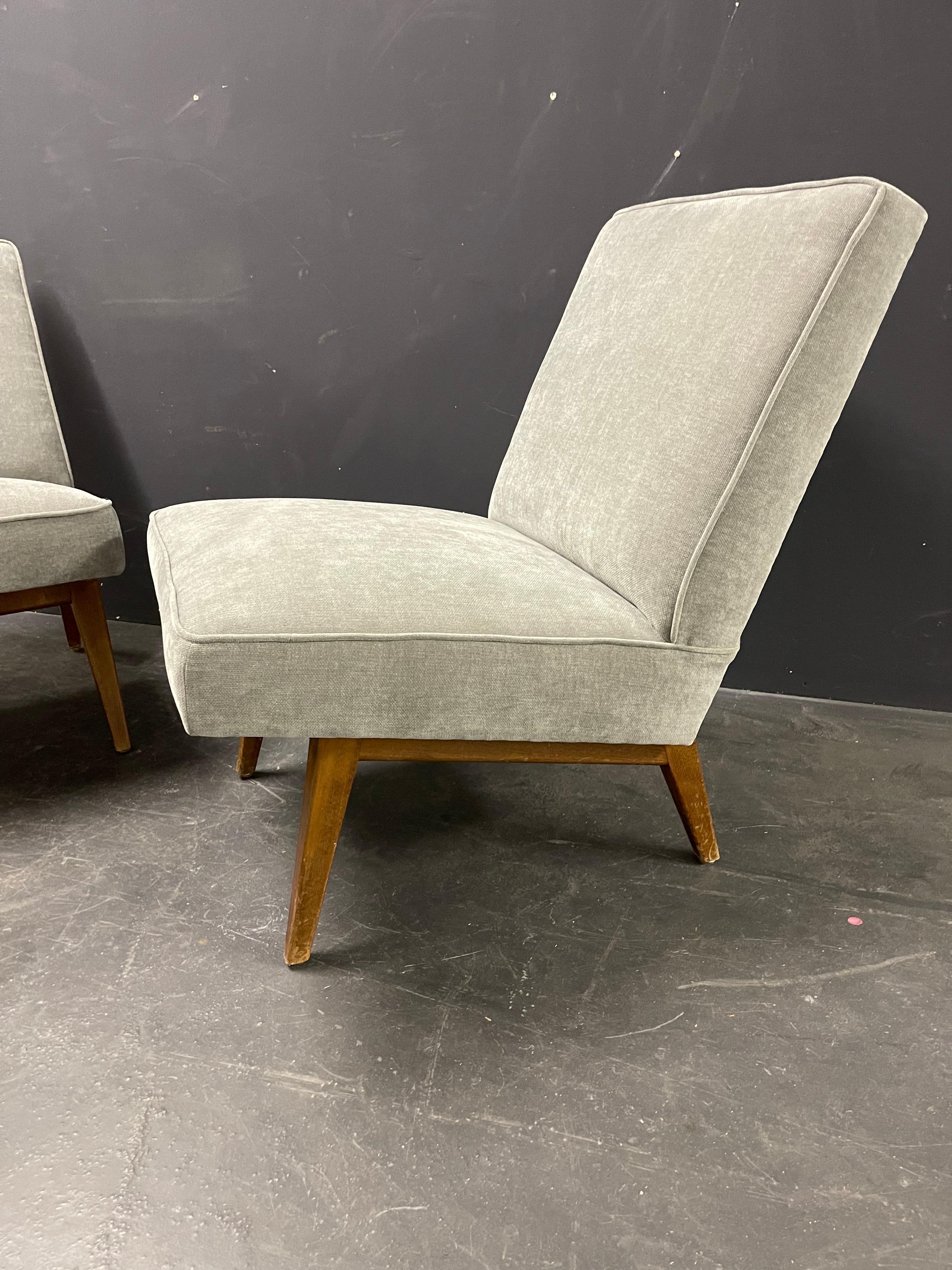 Mid-Century Modern Rare Pair of Jens Risom Lounge Chairs