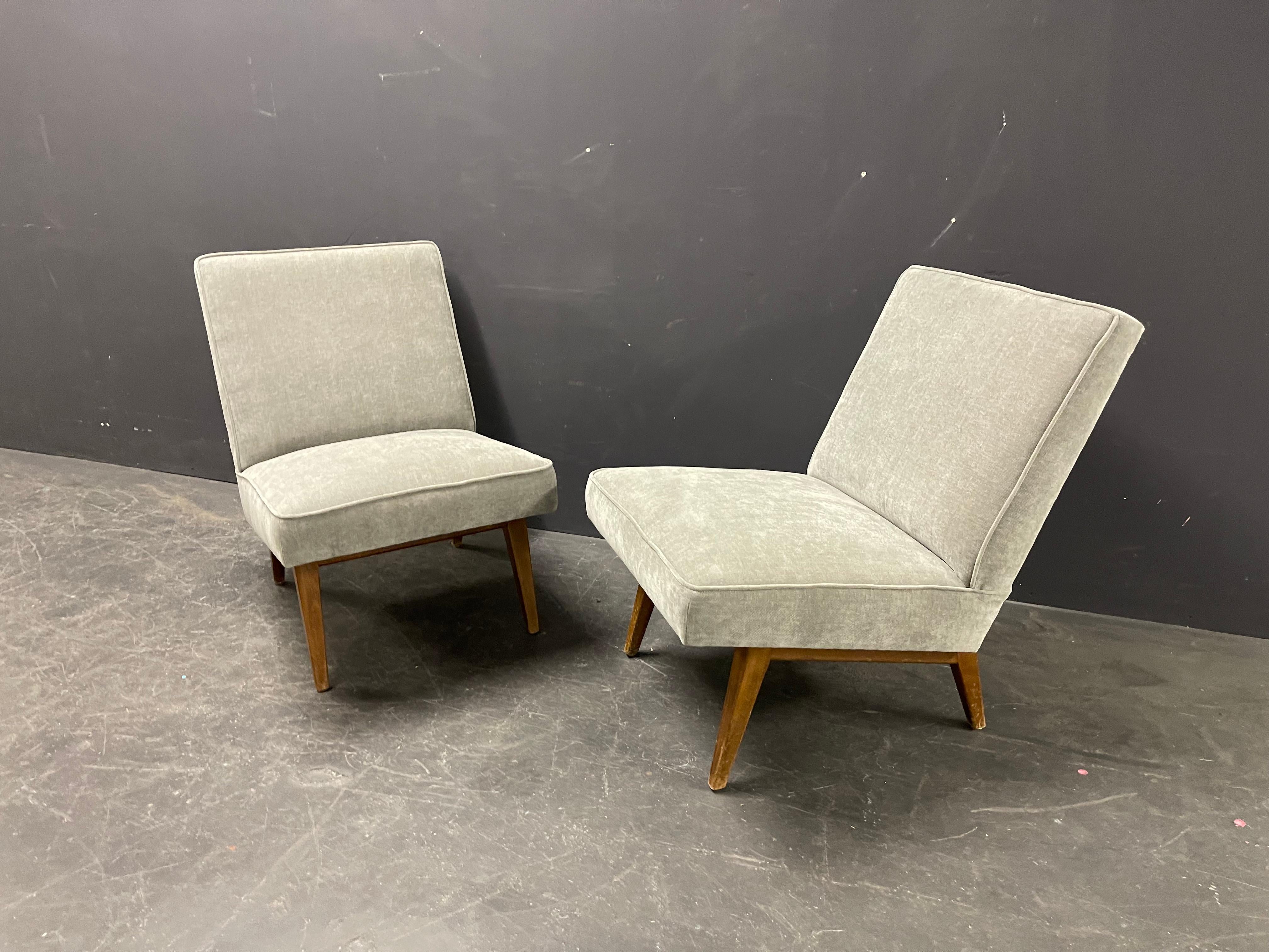 American Rare Pair of Jens Risom Lounge Chairs