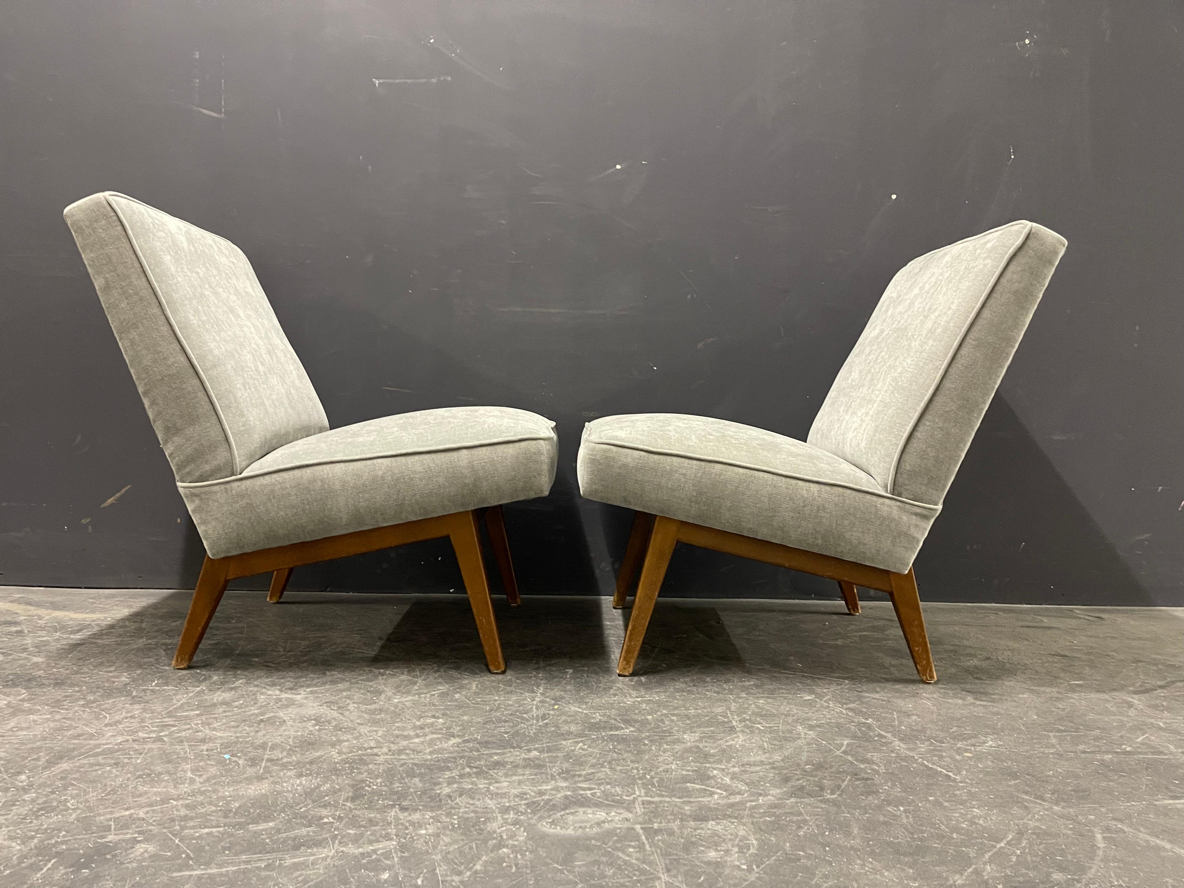 Rare Pair of Jens Risom Lounge Chairs 1