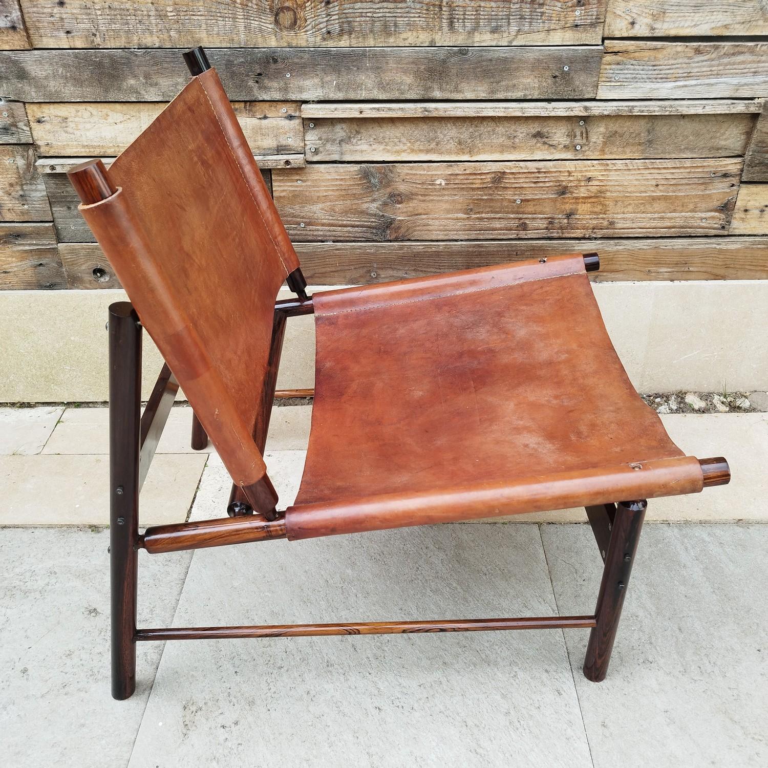 Rare pair of Jockey armchairs and ottomans by Jorge Zalszupin, 1959 3
