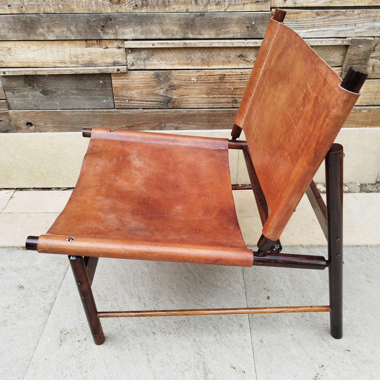 Rare pair of Jockey armchairs and ottomans by Jorge Zalszupin, 1959 5