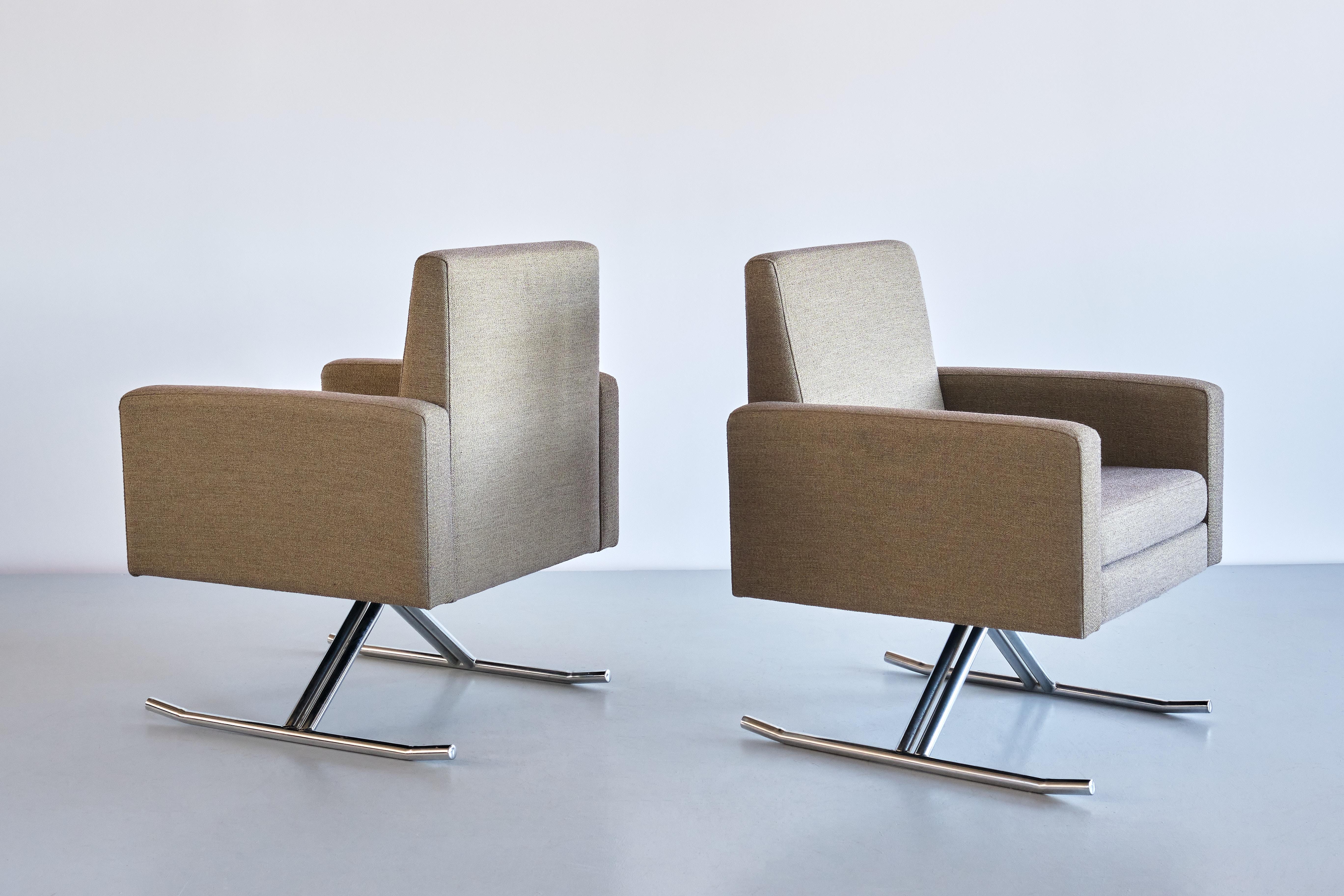 Mid-Century Modern Rare Pair of Joseph-André Motte 'Luge' Armchairs, Edition MPS, France, 1967 For Sale