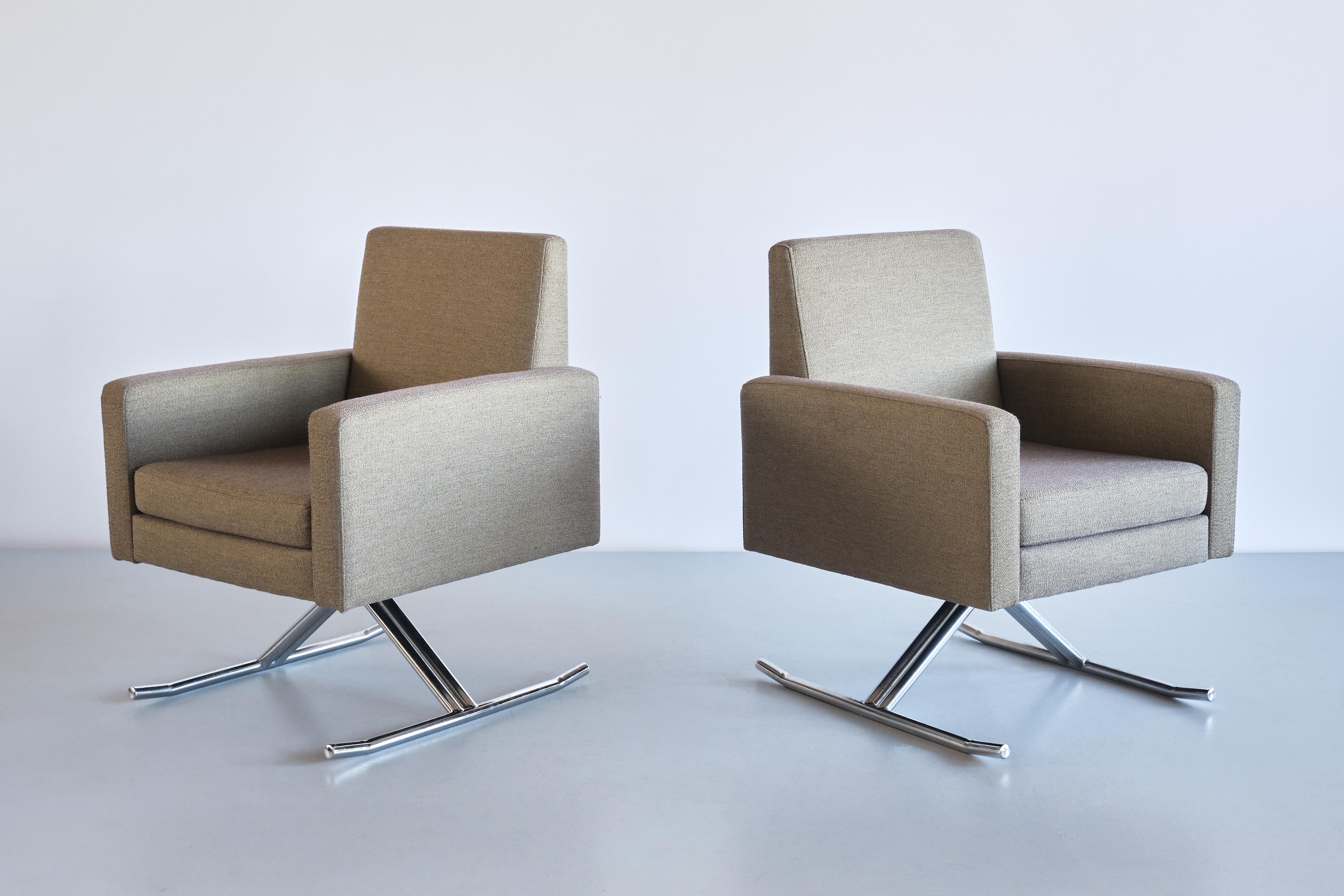 French Rare Pair of Joseph-André Motte 'Luge' Armchairs, Edition MPS, France, 1967 For Sale