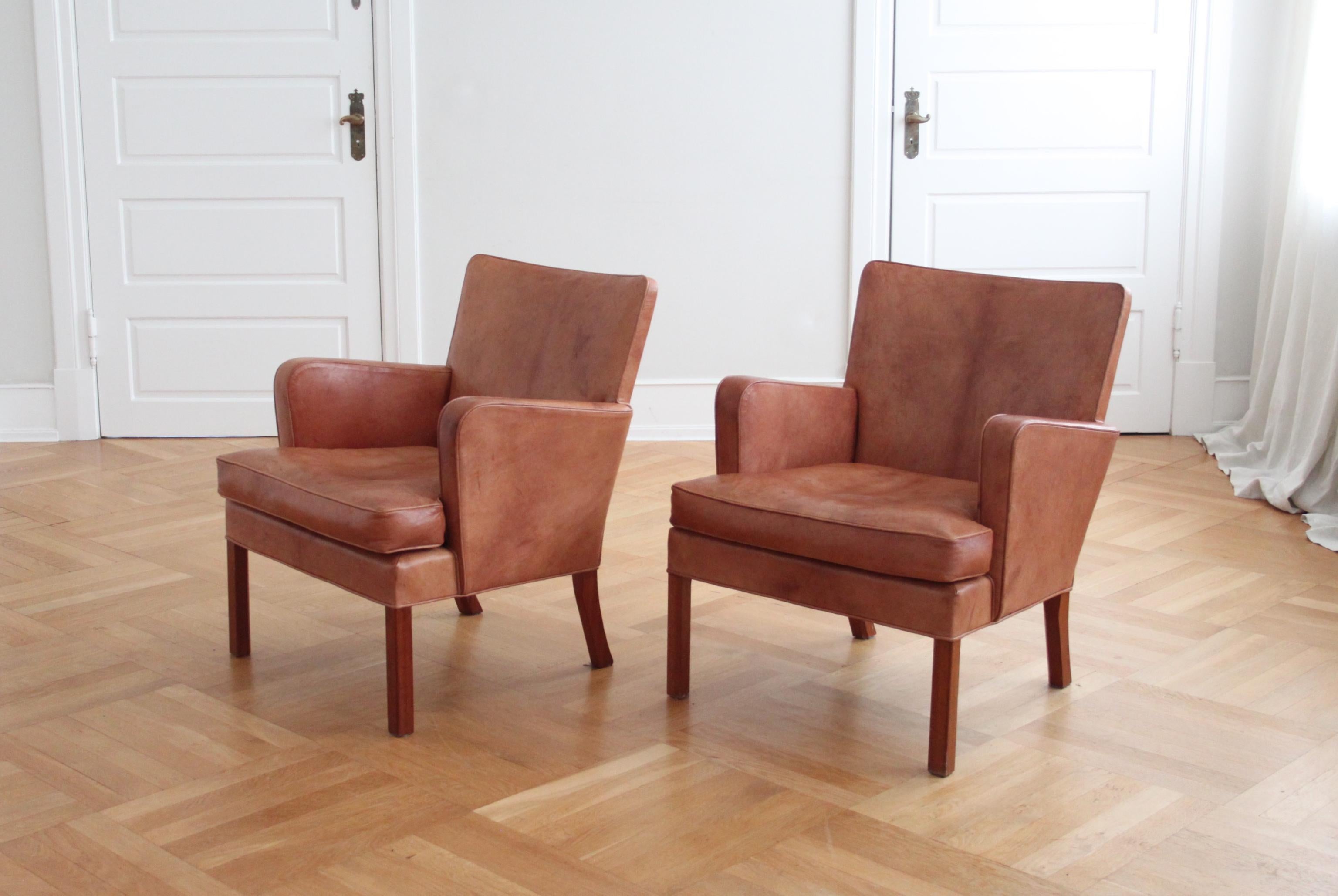 Cuir Rare paire de fauteuils Kaare Klint modèle 5313, cuir Niger, scandinave moderne en vente