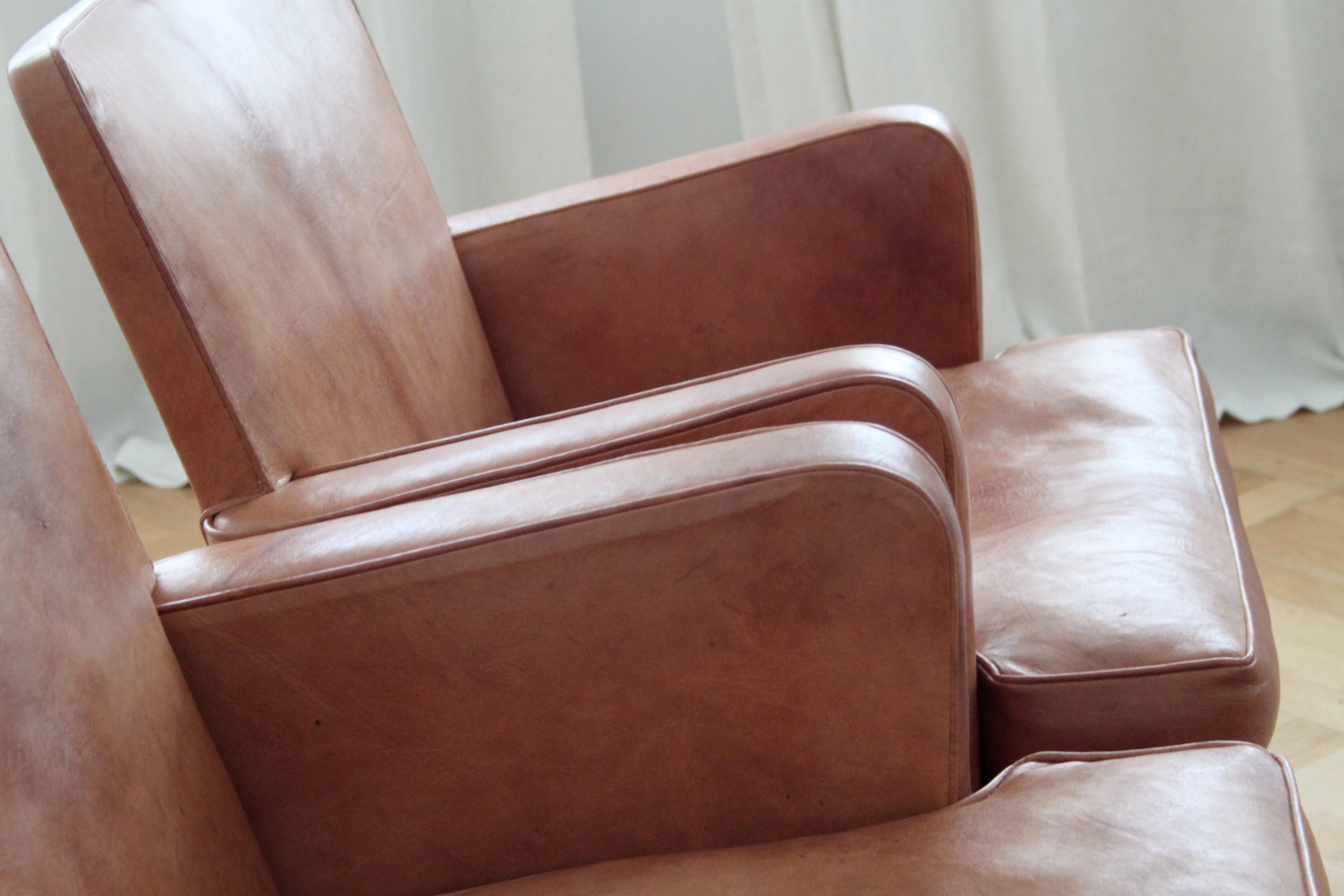Rare paire de fauteuils Kaare Klint modèle 5313, cuir Niger, scandinave moderne en vente 1