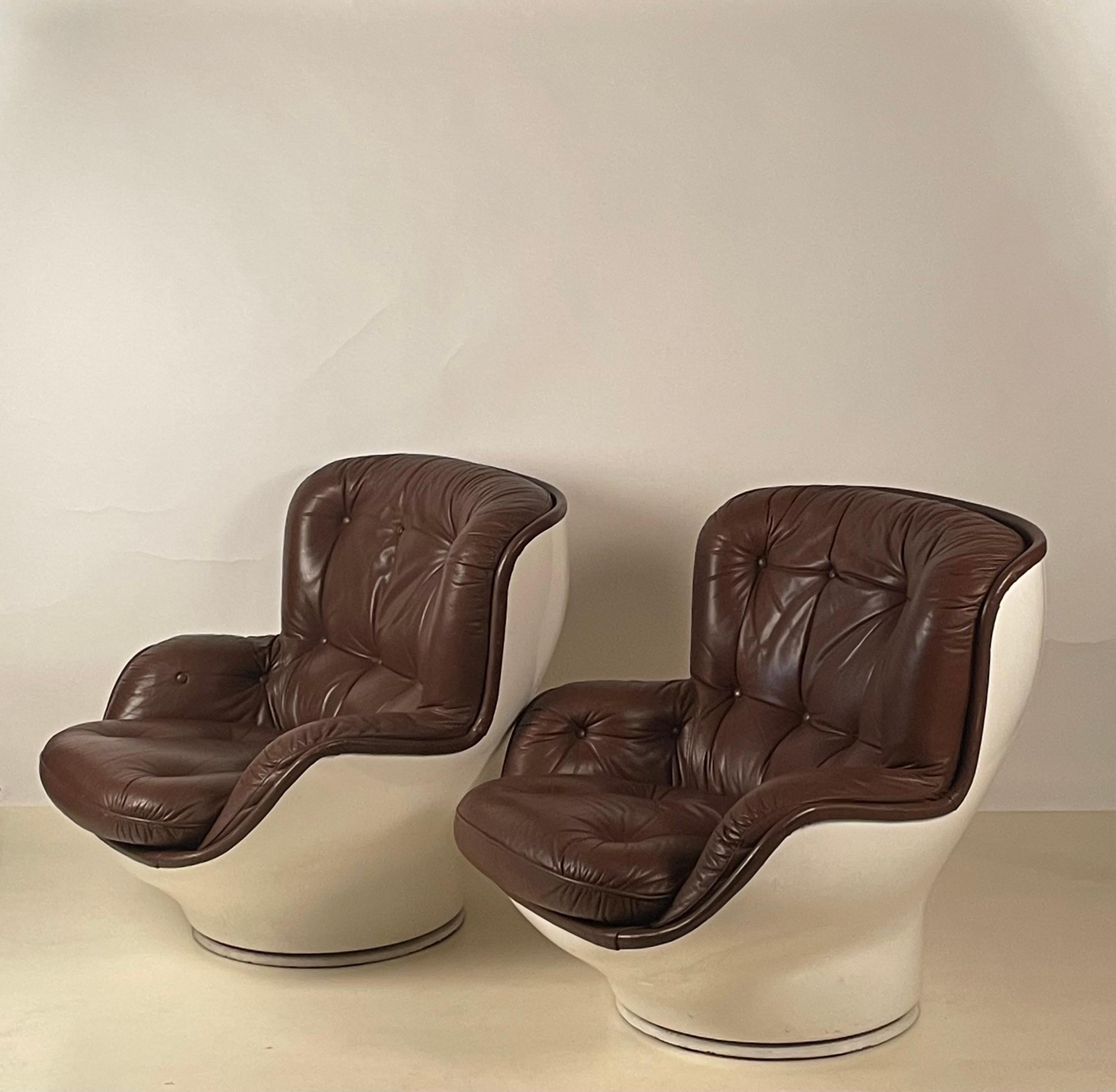 Modern Rare Pair of 'Karate' Swiveling Fiberglass Shell Chairs by Michel Cadestin For Sale