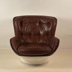 Rara sedia girevole a guscio in fibra di vetro "Karate" di Michel Cadestin