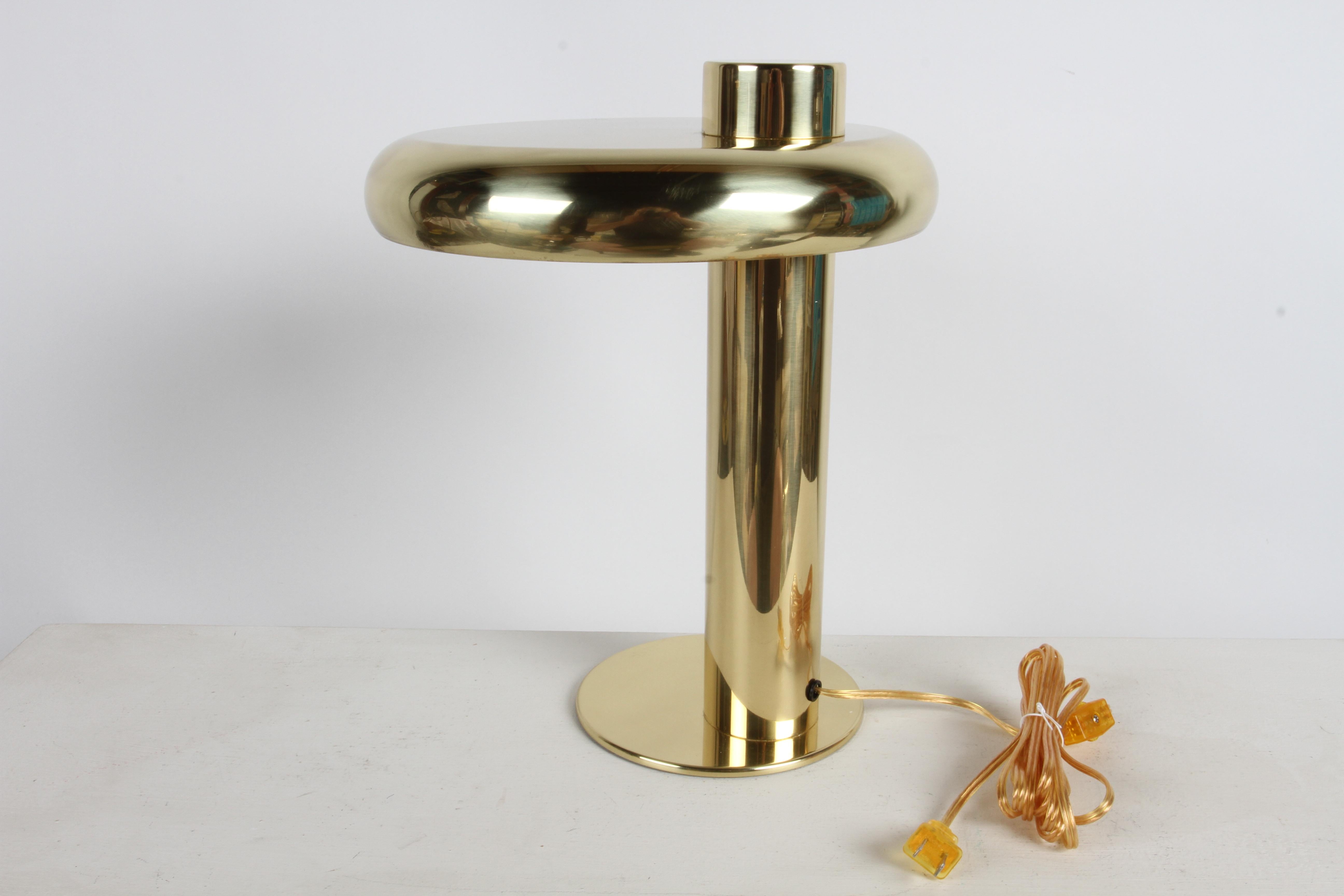RARE Pair of Koch & Lowy 1970s Brass Saucer Form Table lamps - Fully restored  For Sale 7