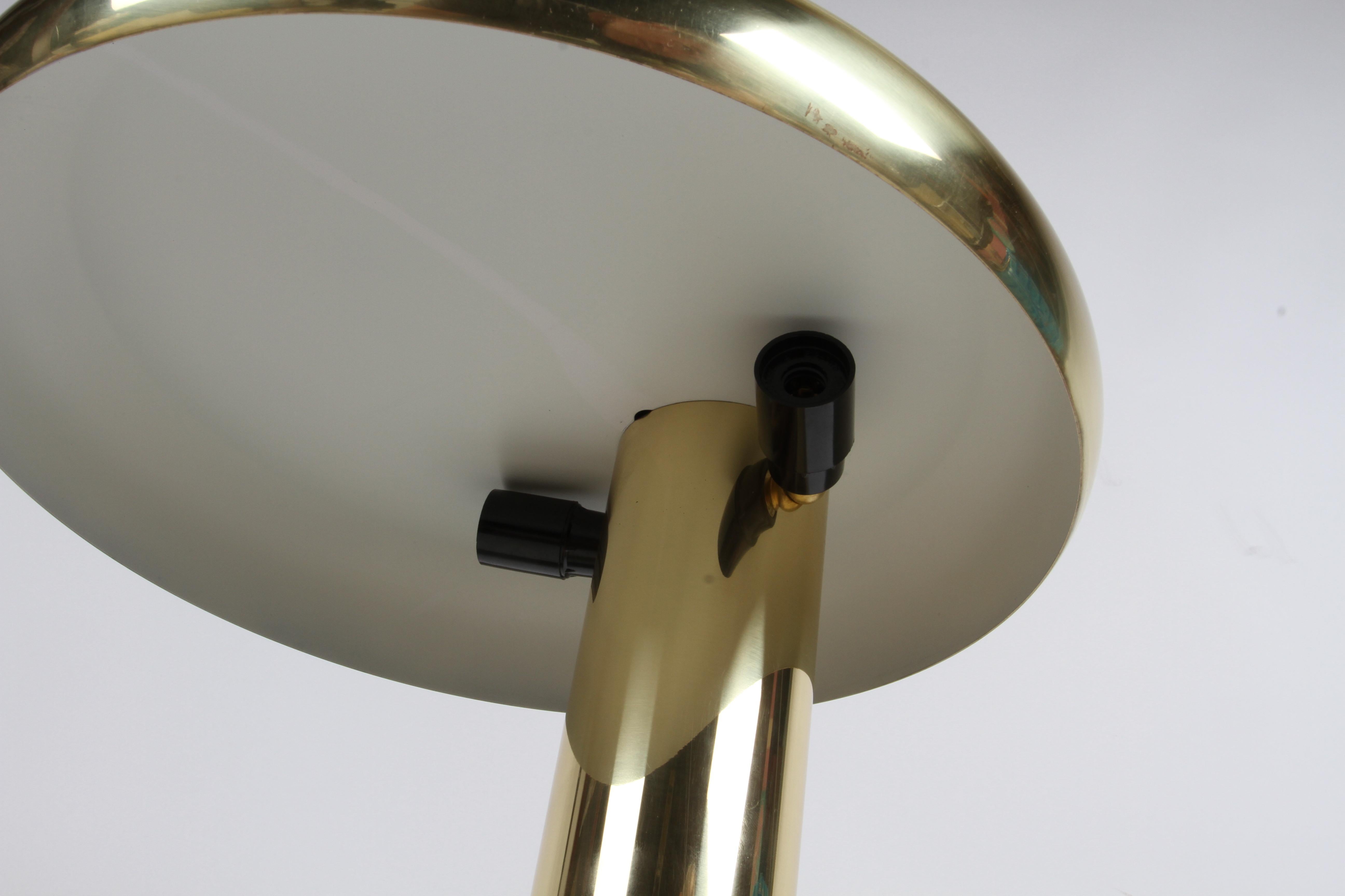 RARE Pair of Koch & Lowy 1970s Brass Saucer Form Table lamps - Fully restored  For Sale 11